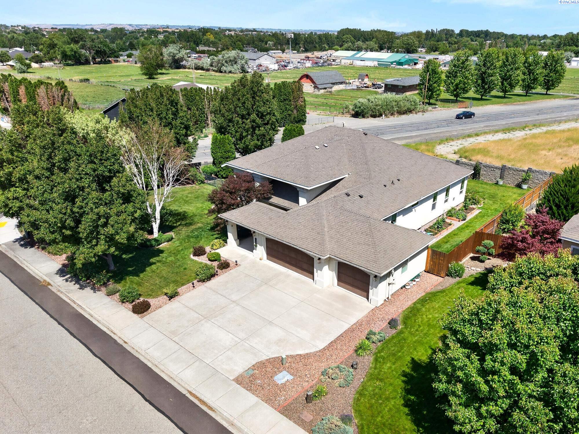4401 Candy Mountain Ave, West Richland, WA 99353