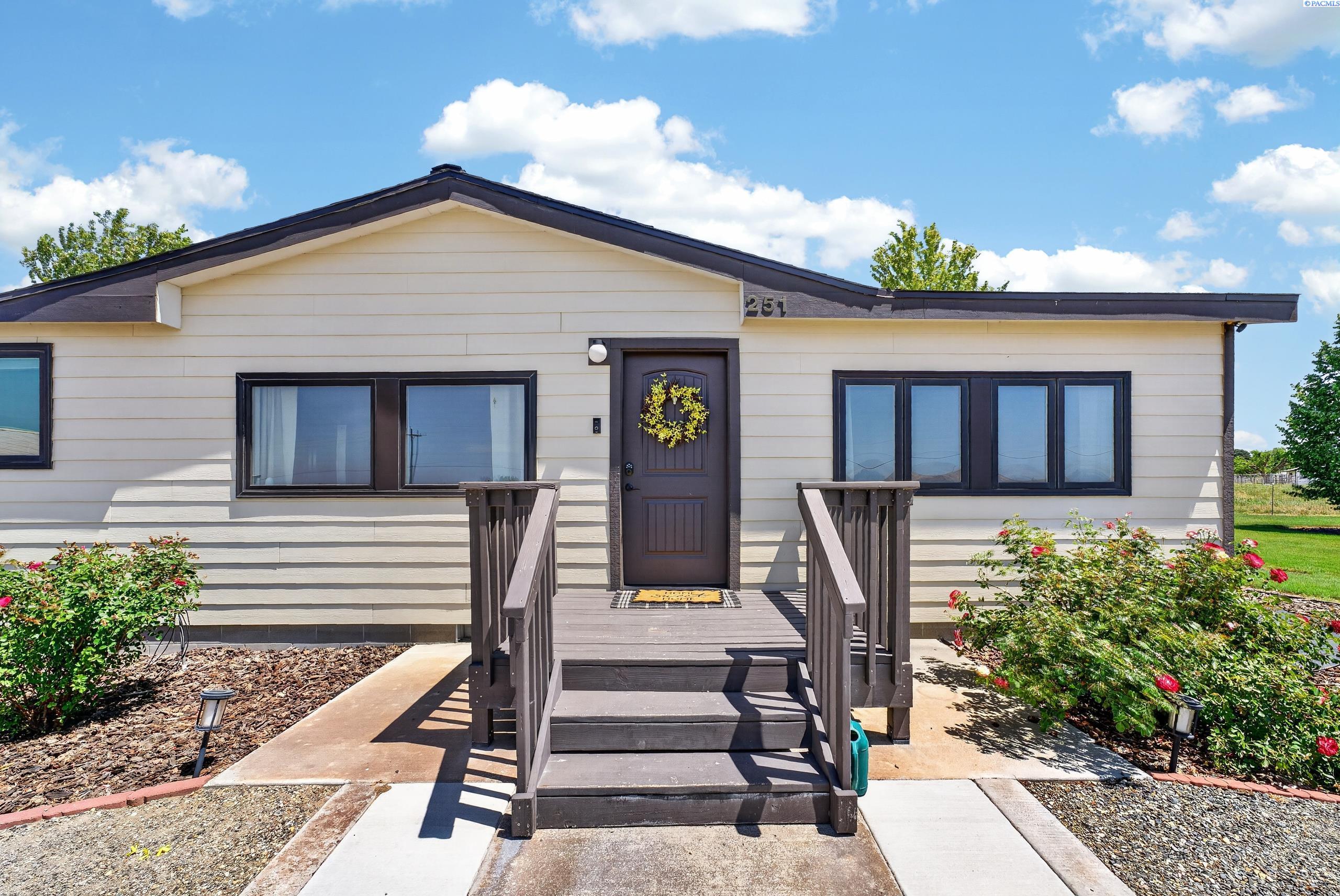 251 Hanson Loop, Burbank, WA 99323
