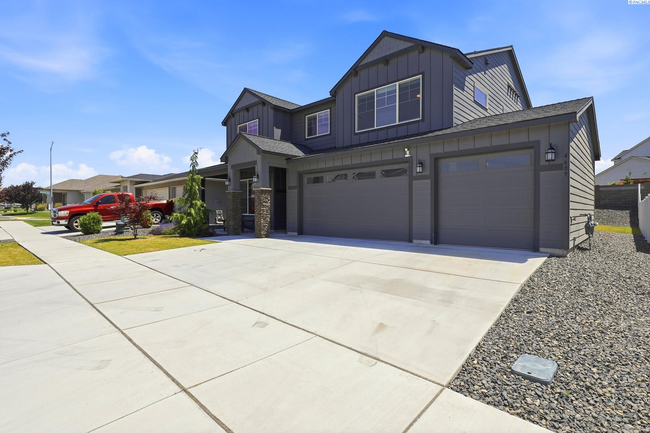 4689 White Dr, Richland, WA 99352