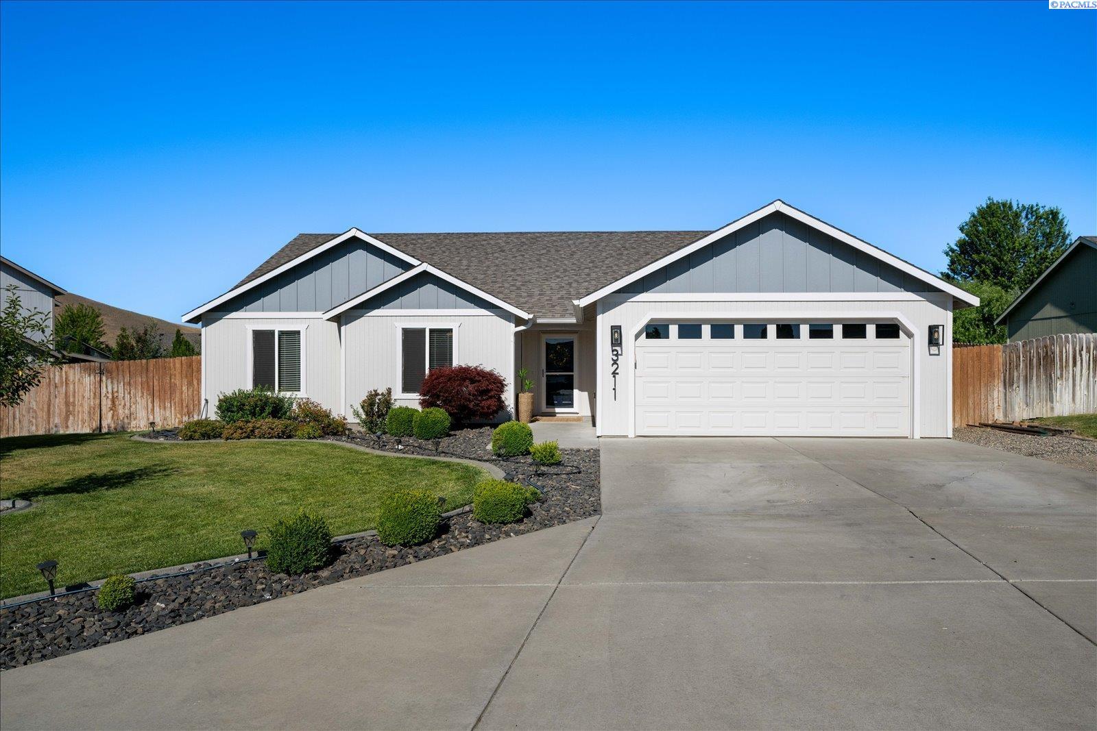 3211 Highlands Blvd, West Richland, WA 99353