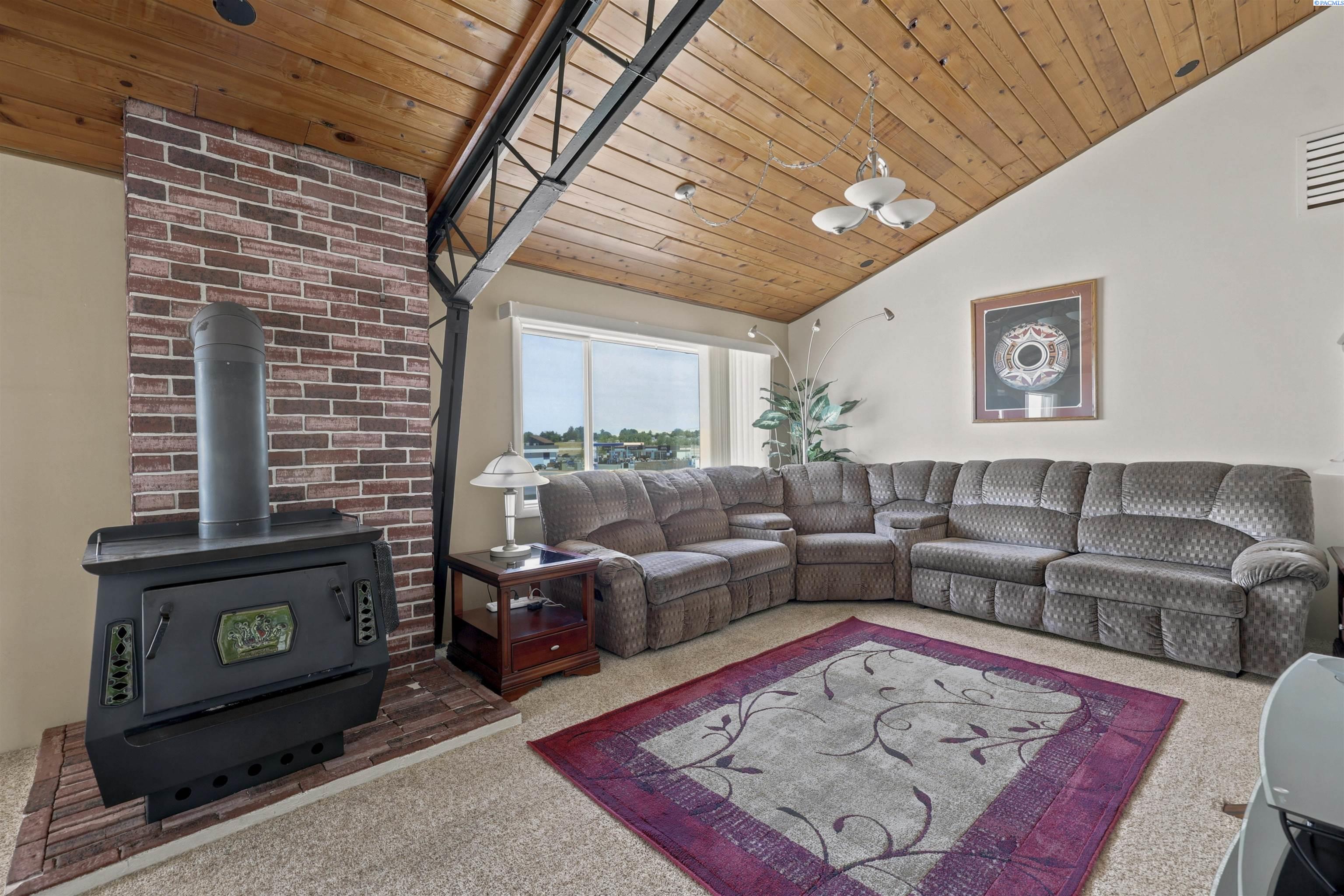 33 Poplar St, Burbank, WA 99323