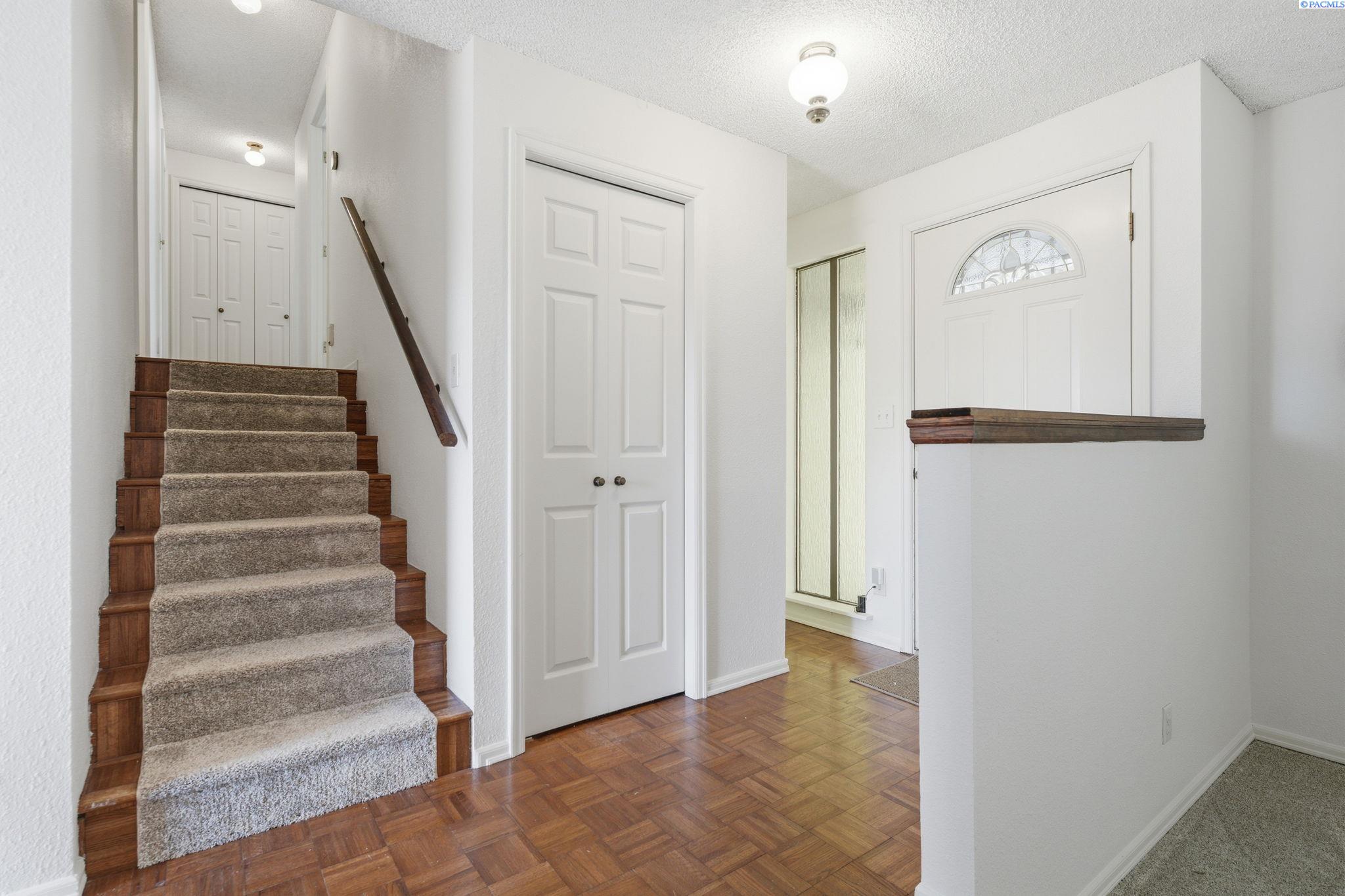 4941 Chukar Dr, West Richland, WA 99353