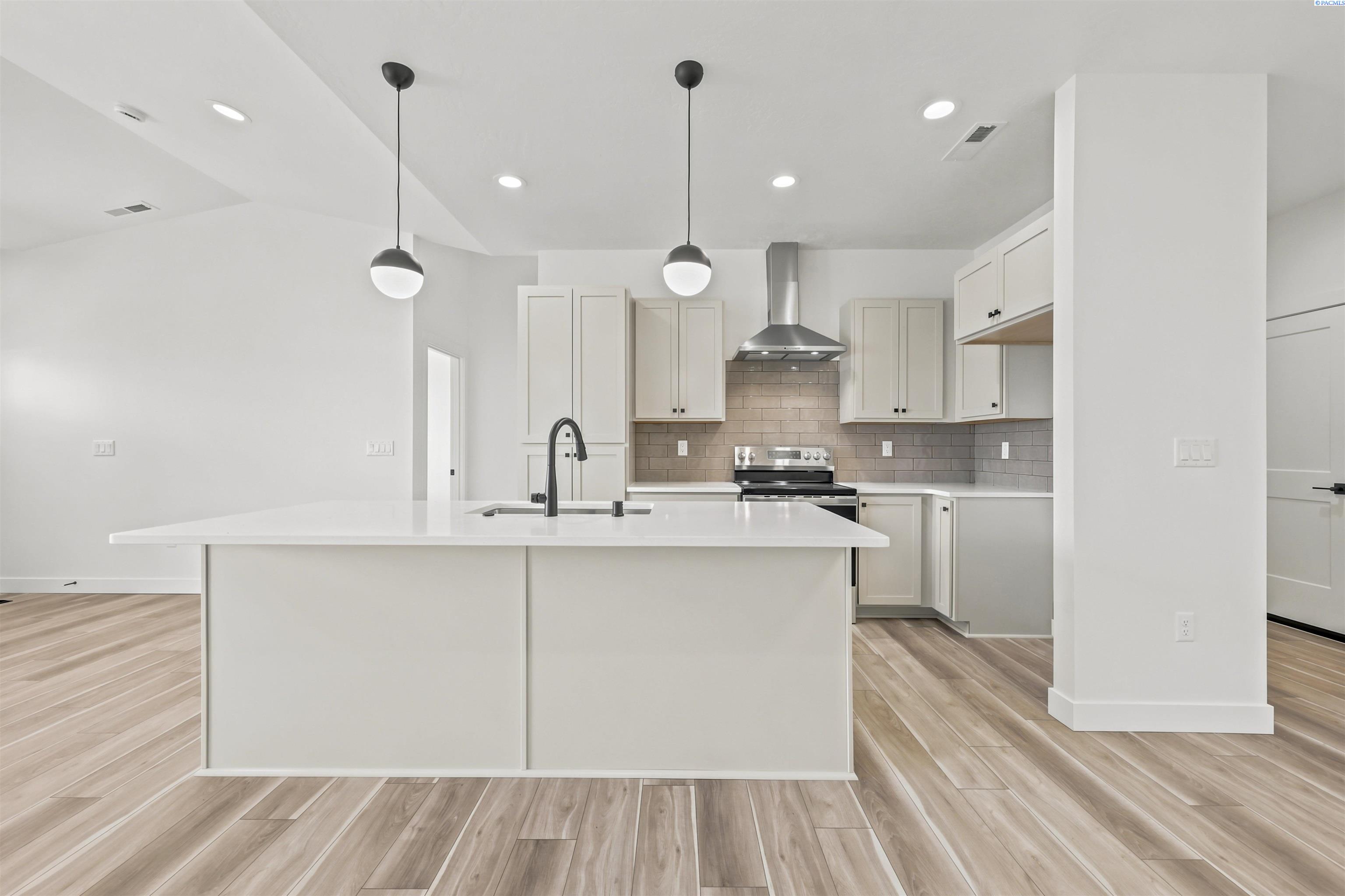 4460 Conifer St, West Richland, WA 99353