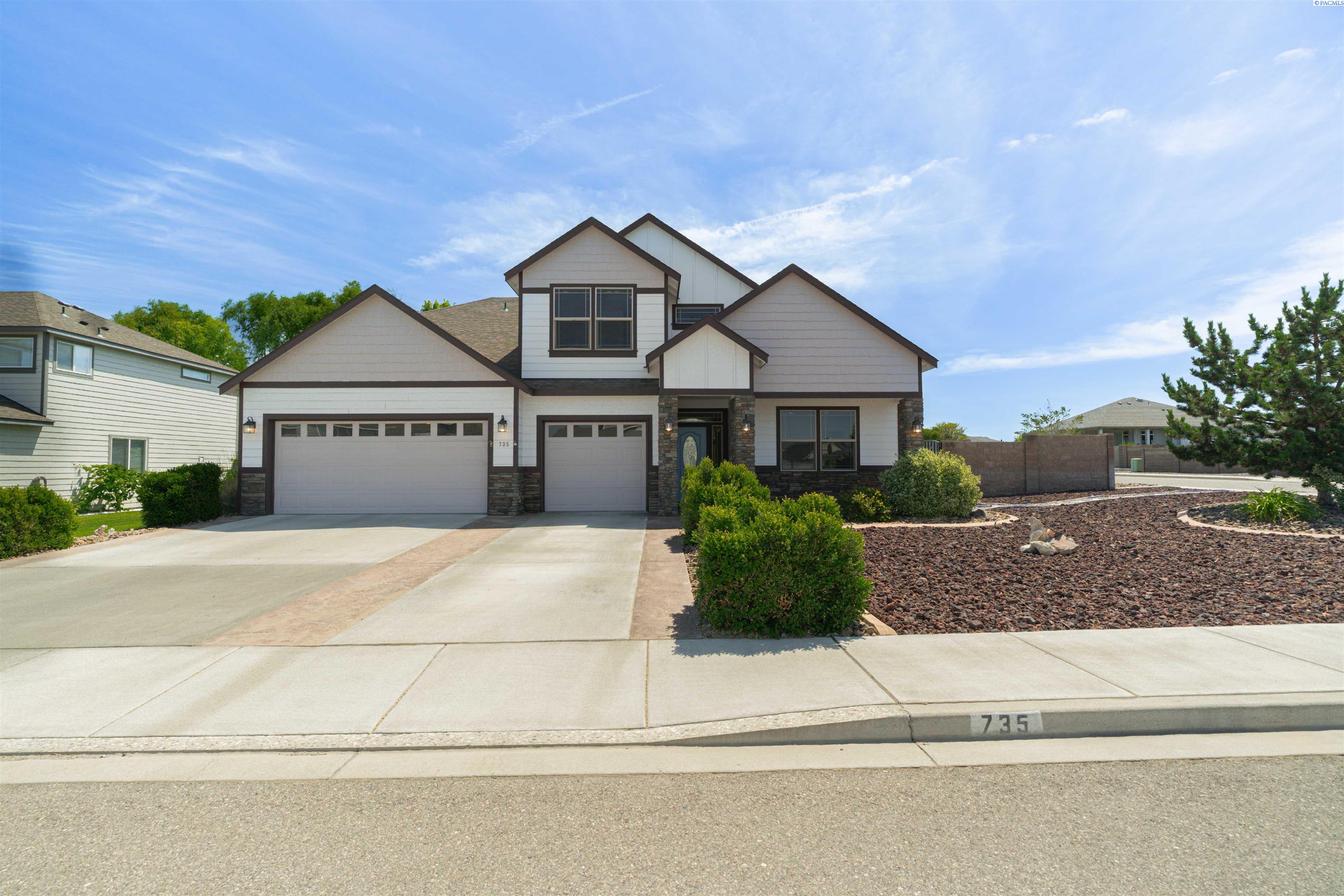 735 Pinnacle Dr, West Richland, WA 99353