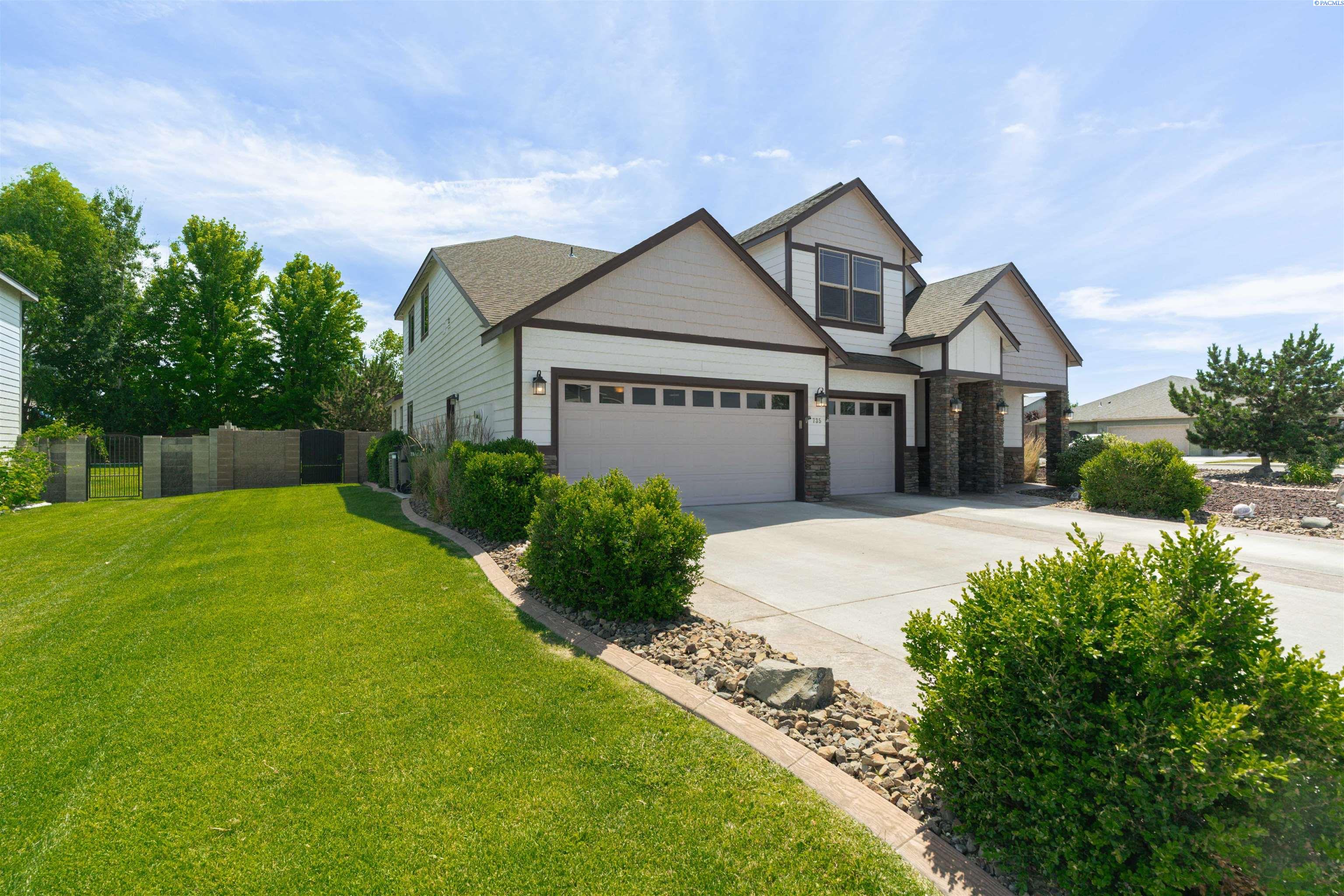 735 Pinnacle Dr, West Richland, WA 99353