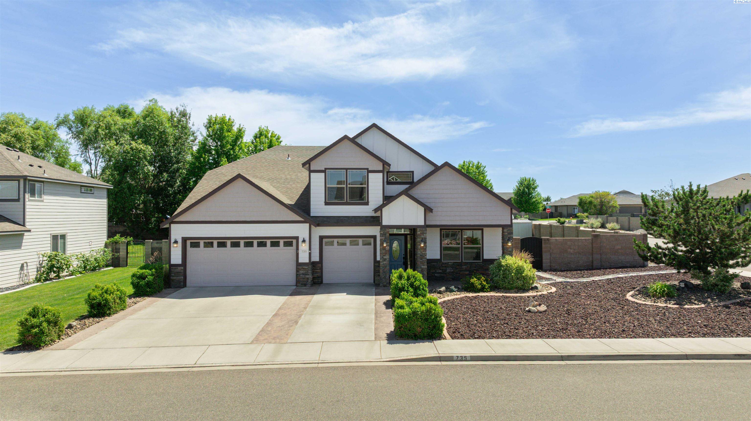 735 Pinnacle Dr, West Richland, WA 99353