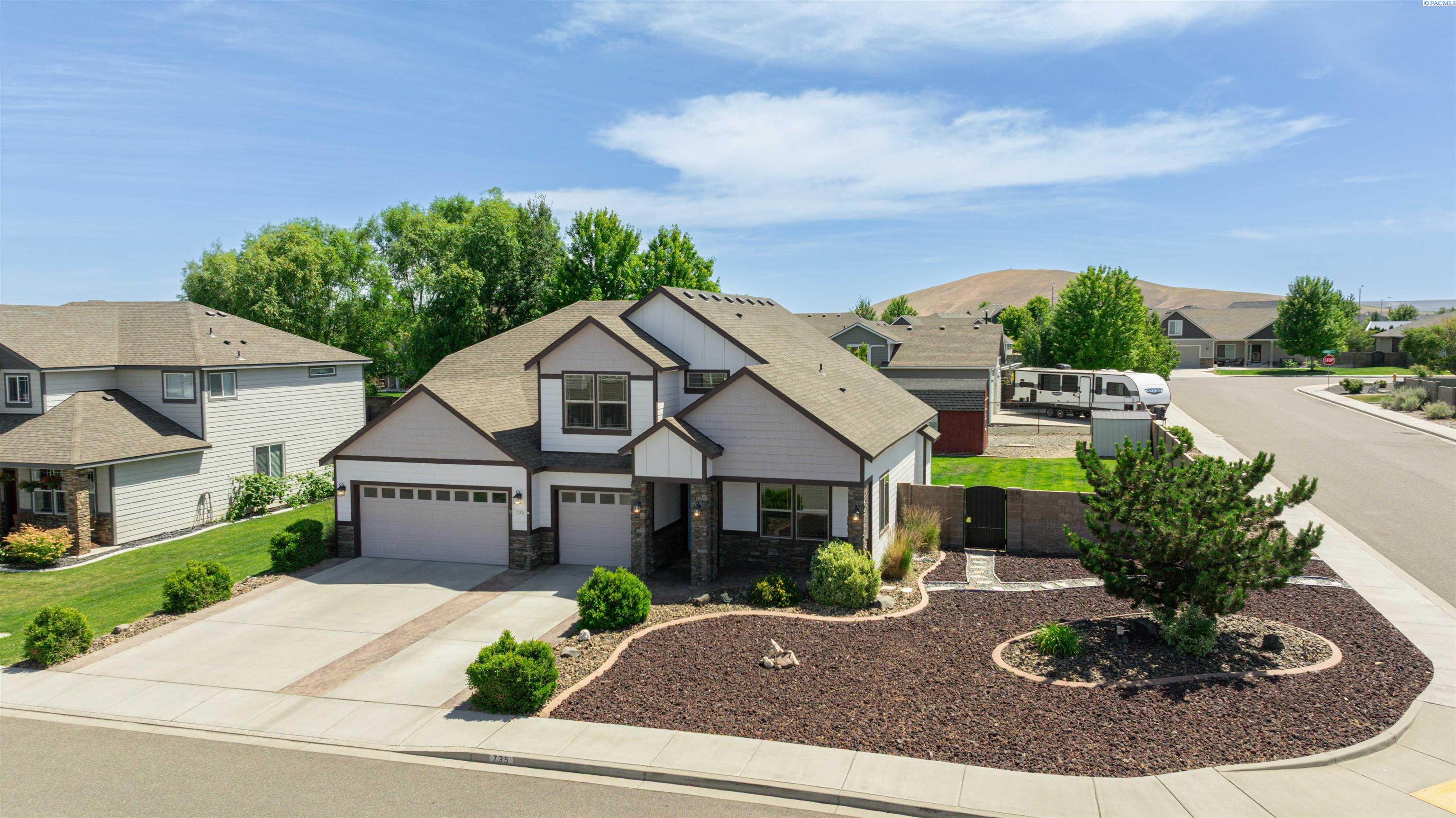 735 Pinnacle Dr, West Richland, WA 99353
