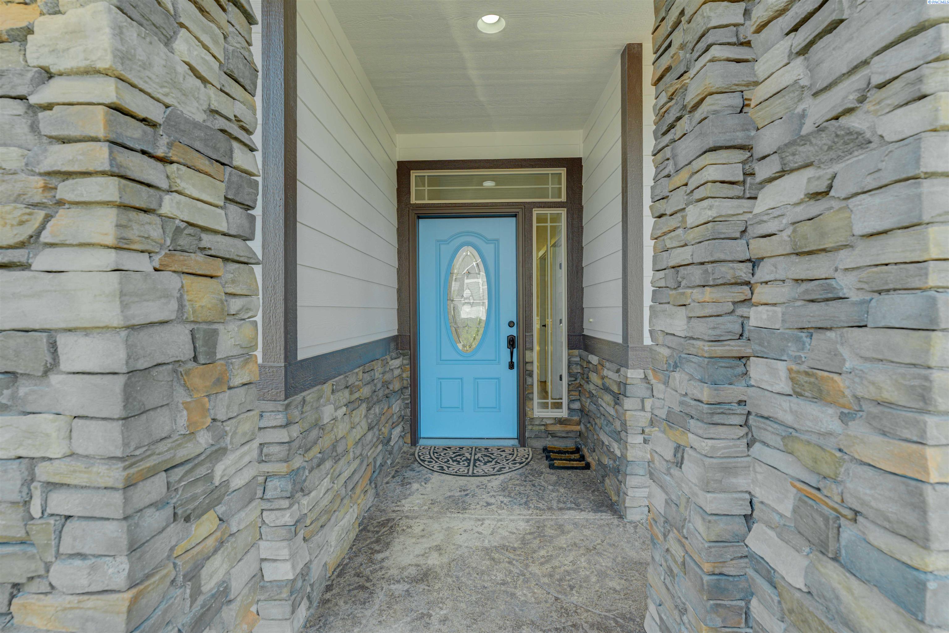 735 Pinnacle Dr, West Richland, WA 99353