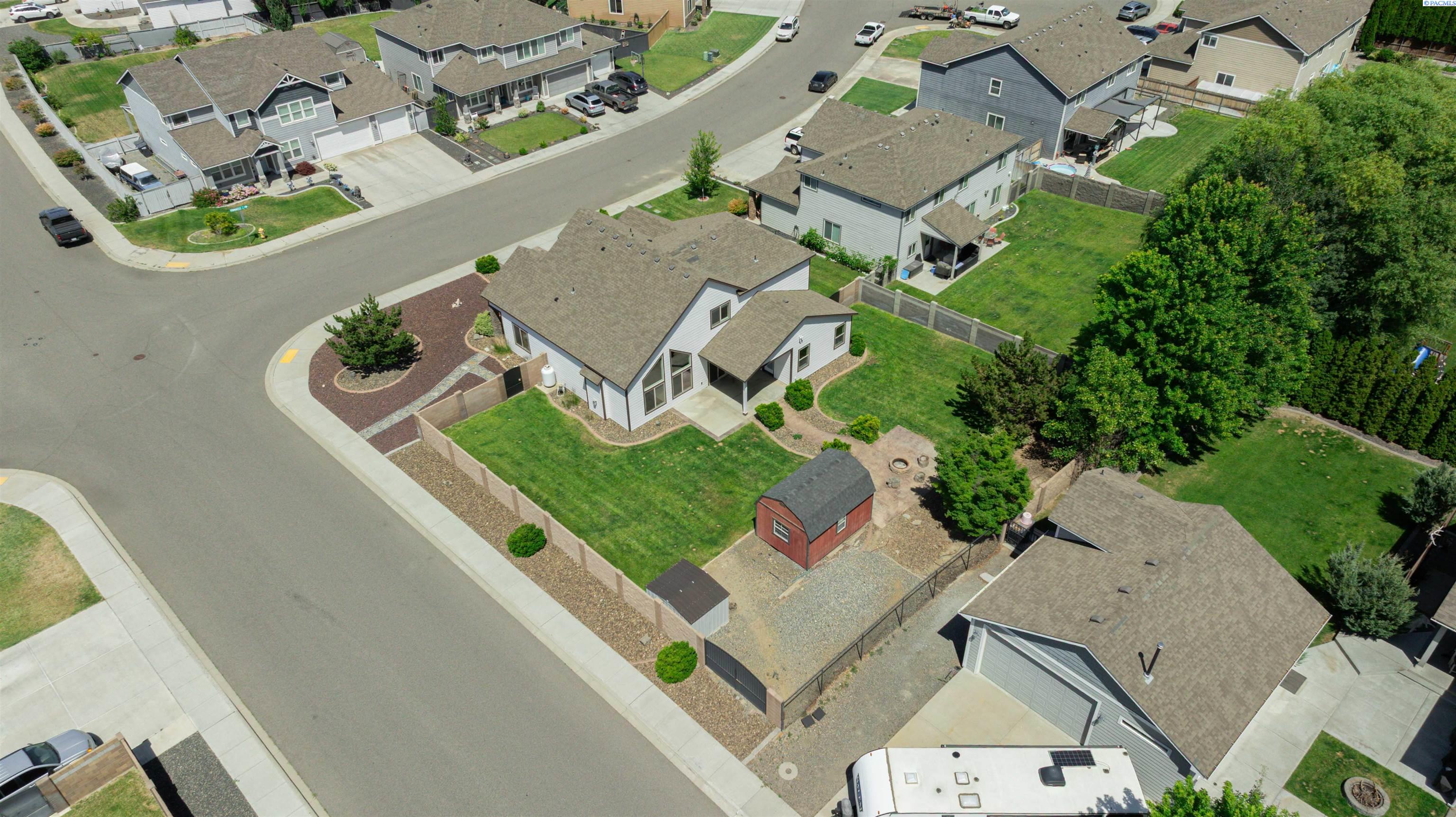 735 Pinnacle Dr, West Richland, WA 99353