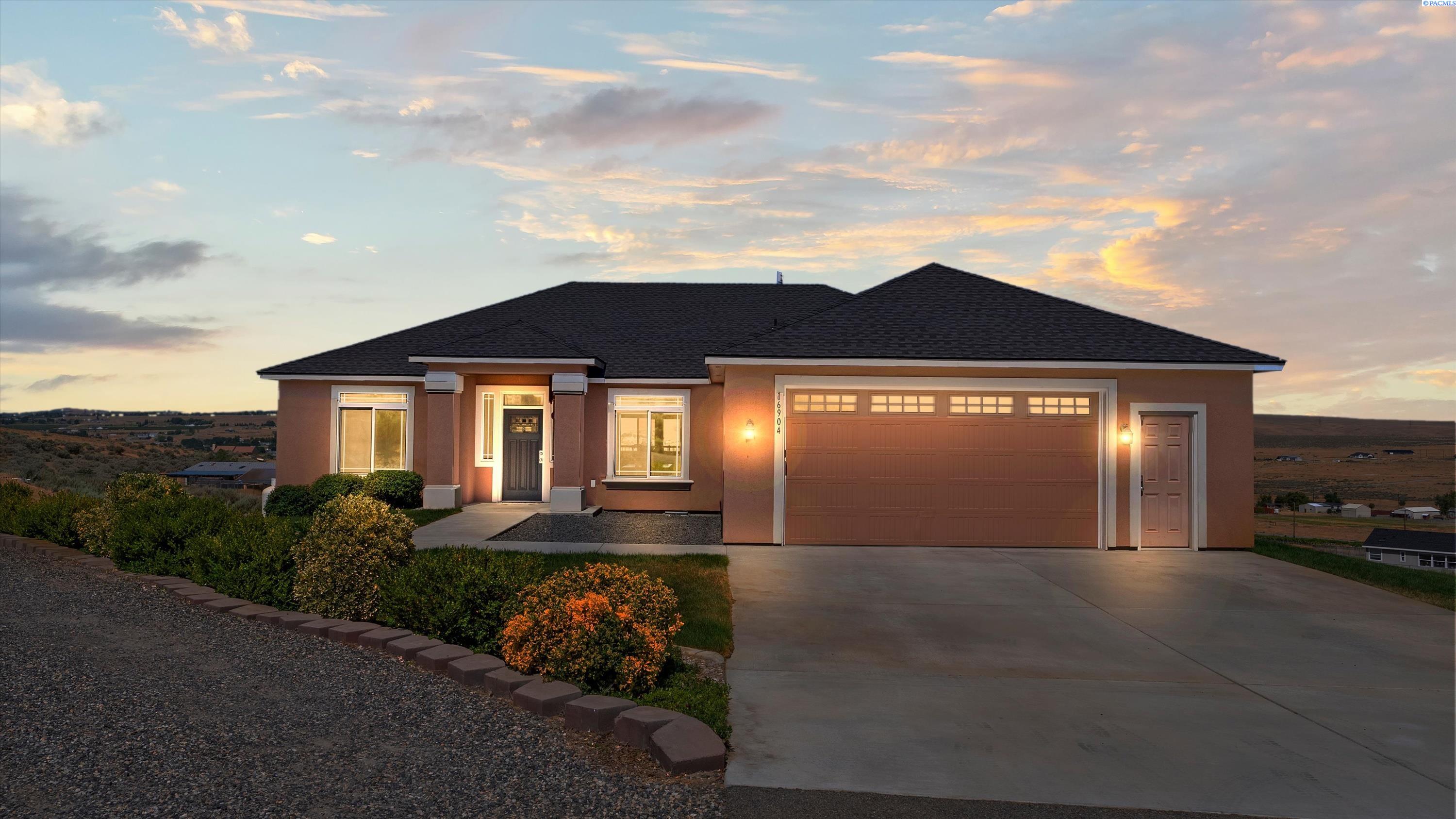 16904 Love Ln, Benton City, WA 99320