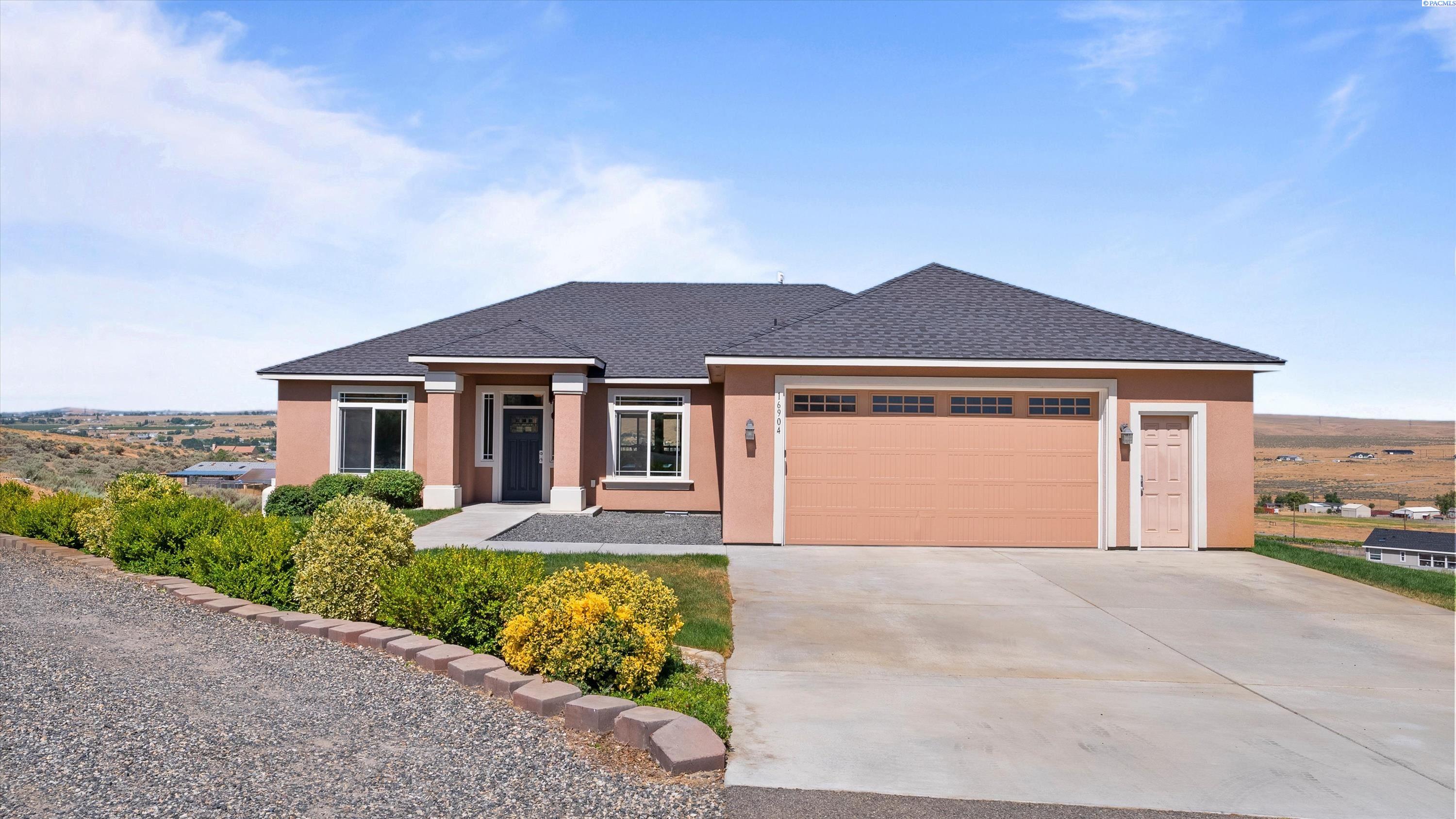 16904 Love Ln, Benton City, WA 99320