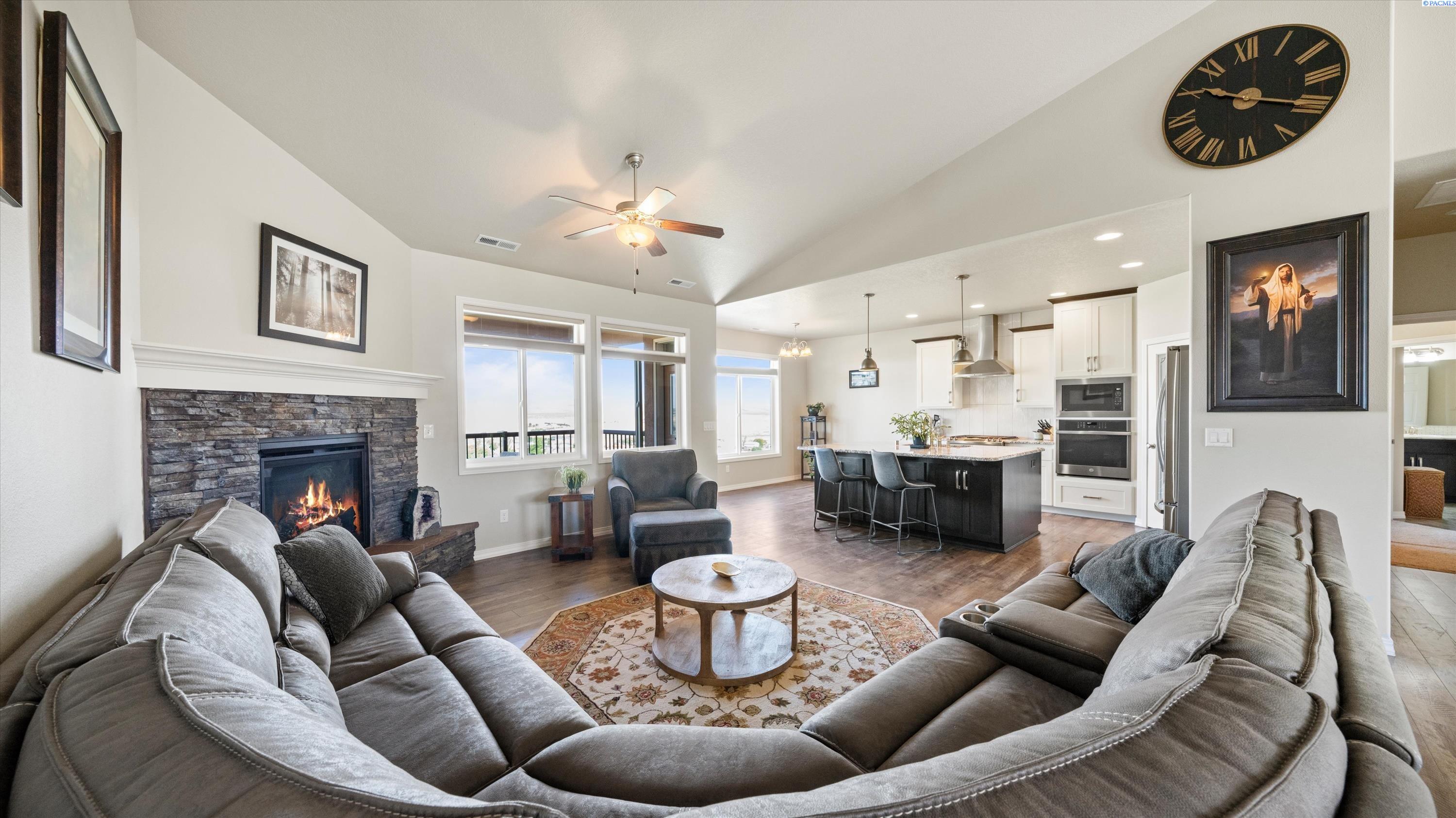 16904 Love Ln, Benton City, WA 99320
