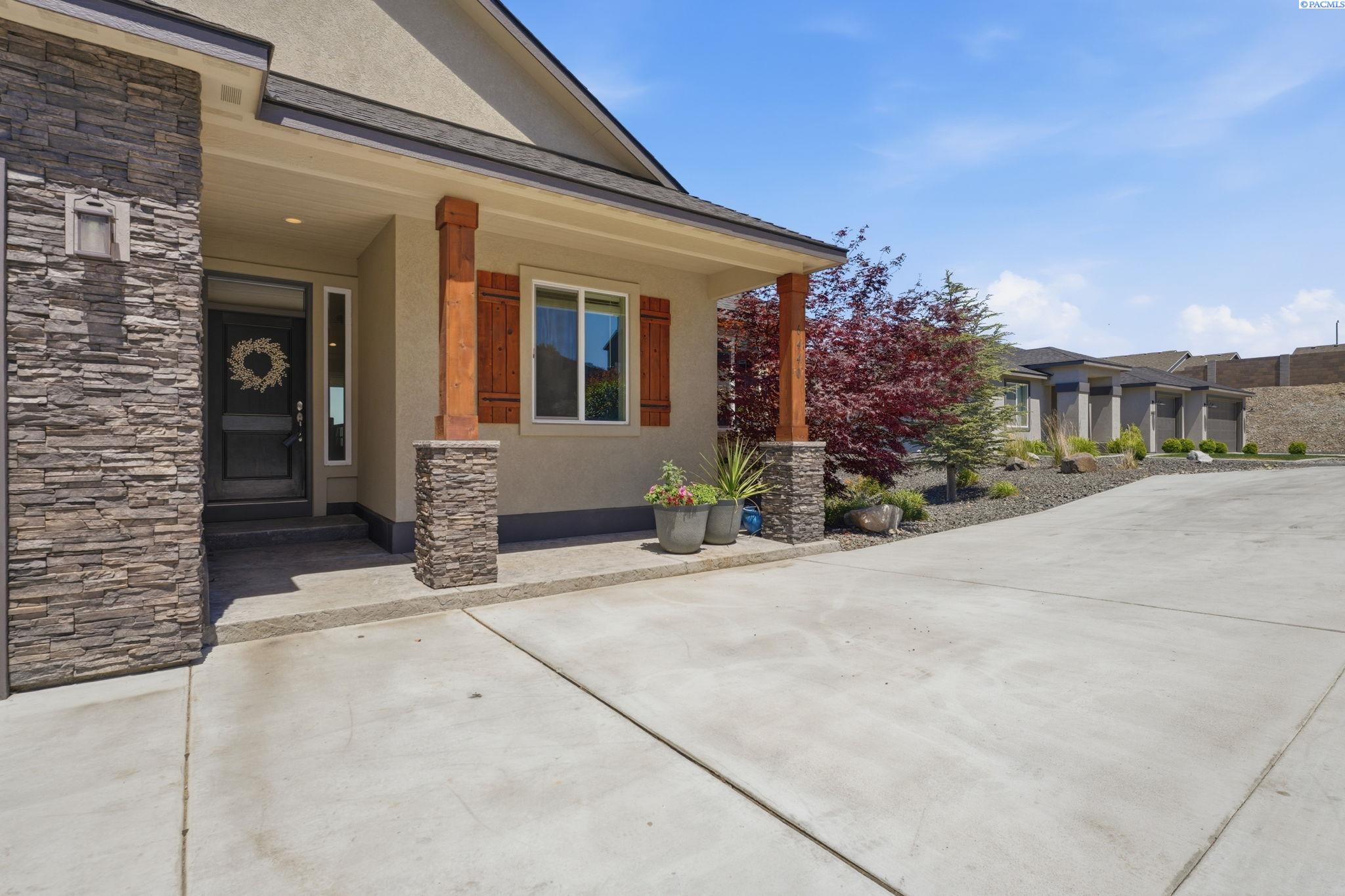6440 Collins Rd, West Richland, WA 99353