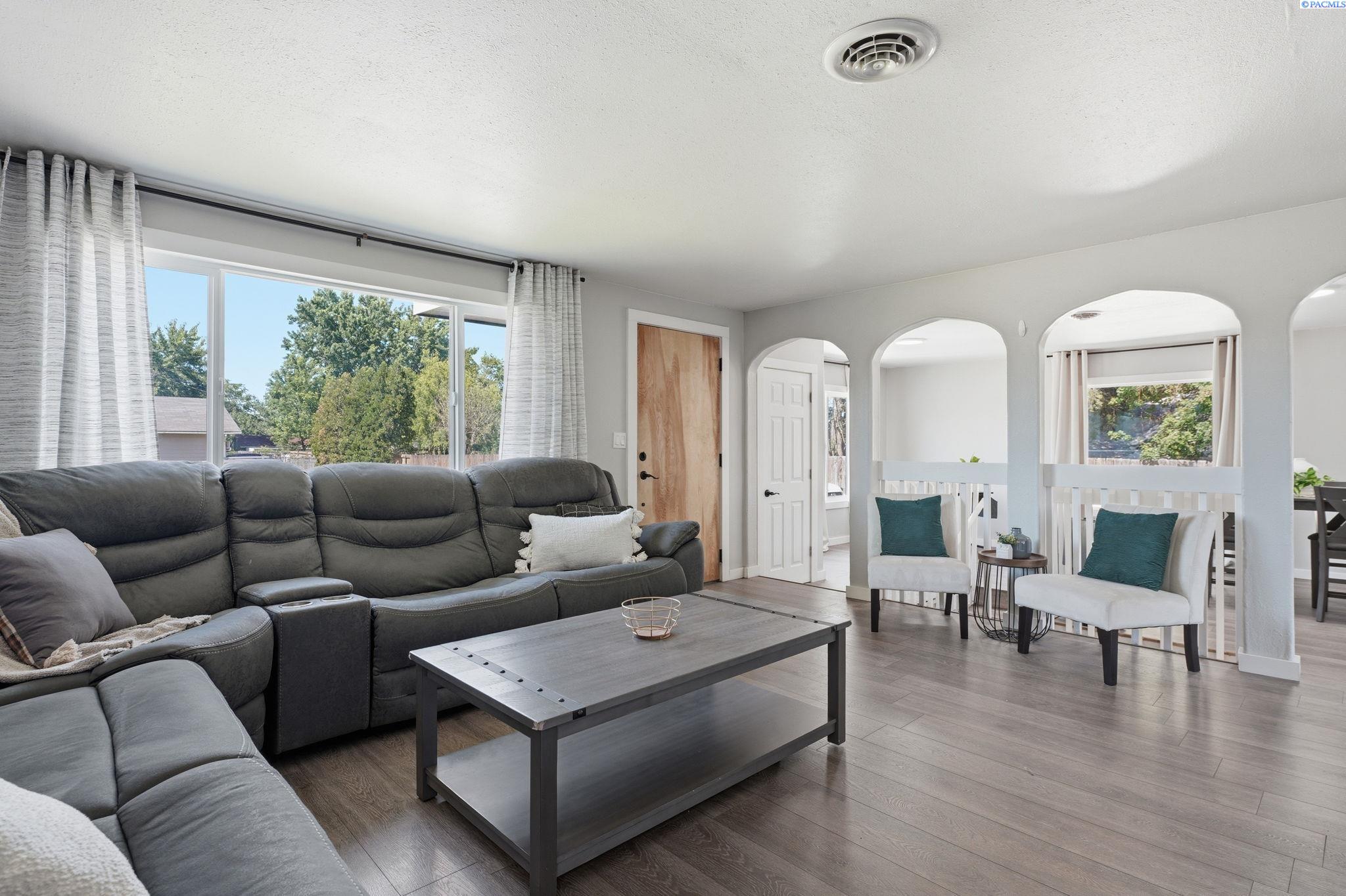 210 14th Ave, Kennewick, WA 99337