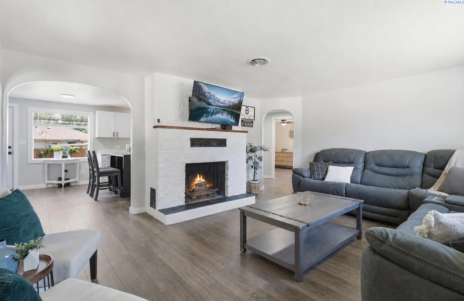 210 14th Ave, Kennewick, WA 99337
