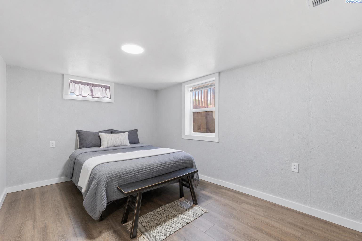 210 14th Ave, Kennewick, WA 99337