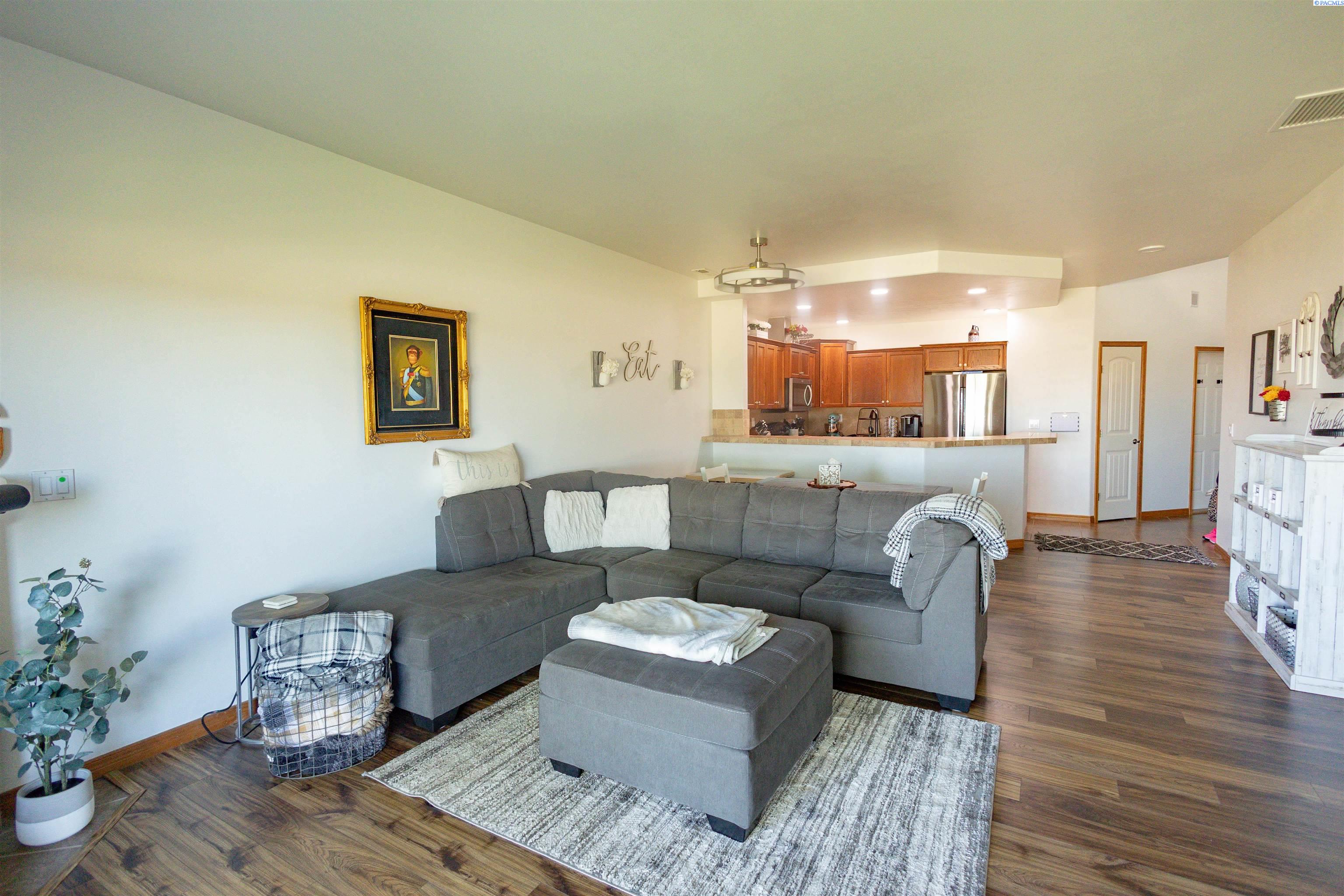 784 Canyon , Richland, WA 99352