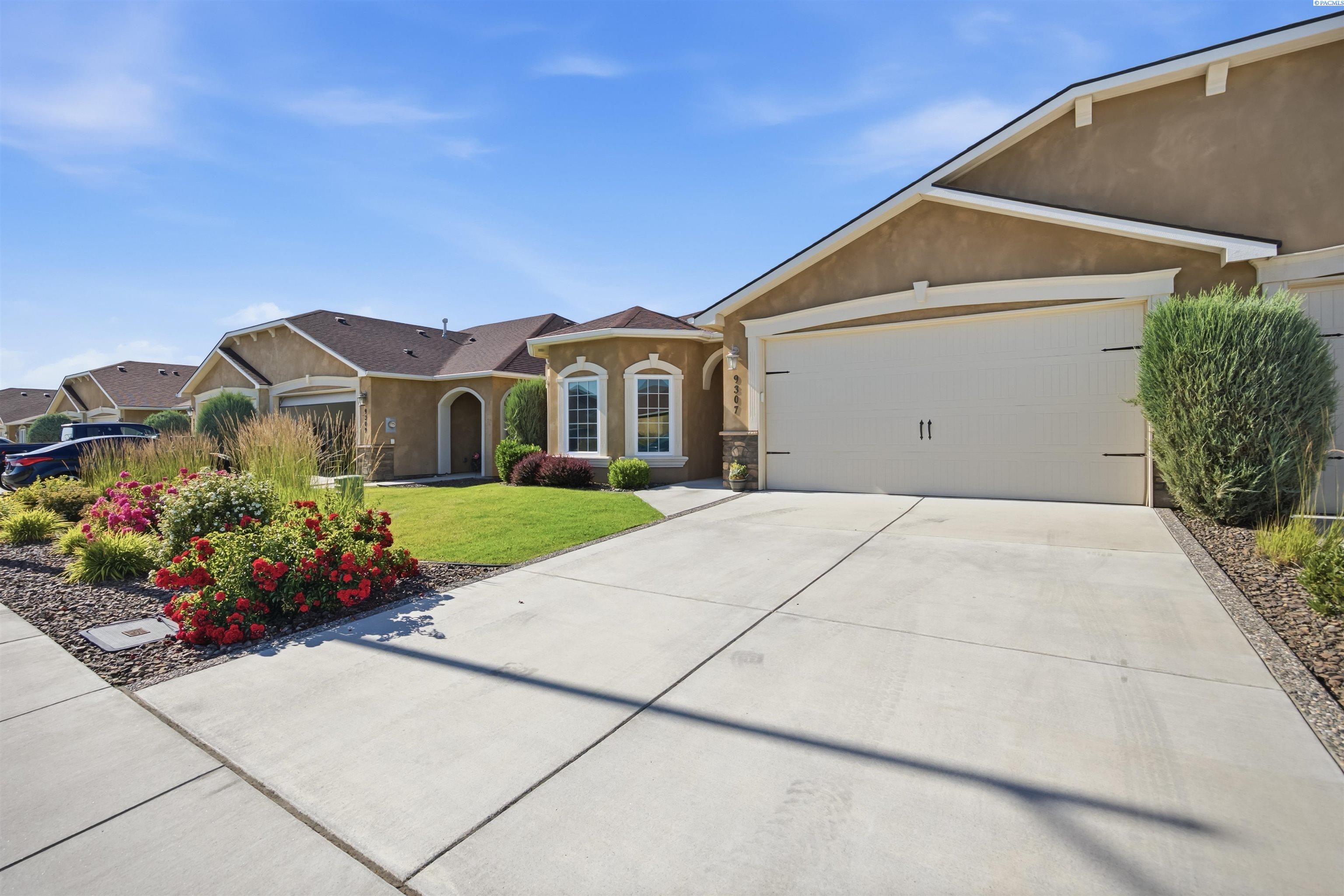 9307 Vincenzo Dr, Pasco, WA 99301