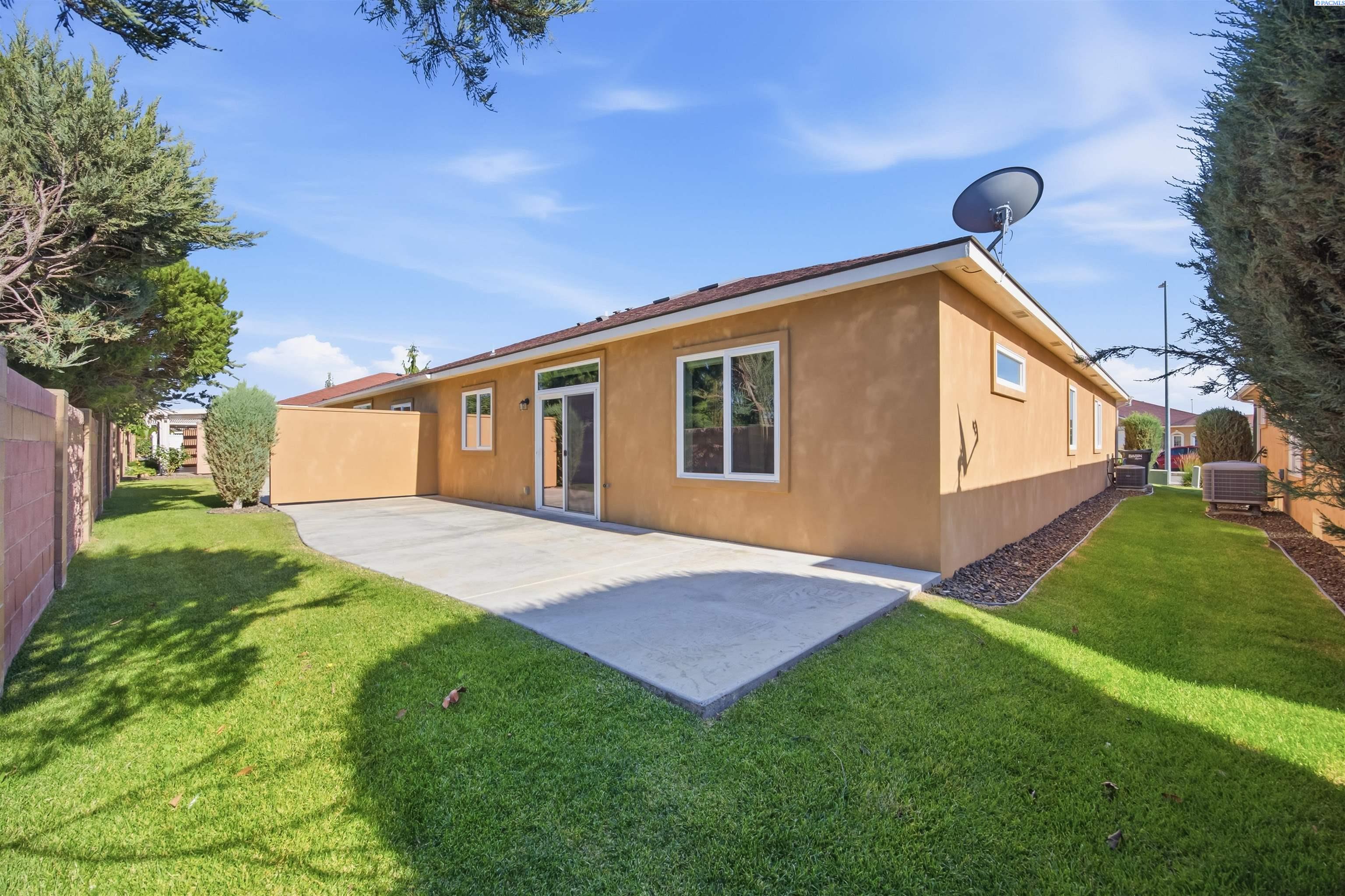 9307 Vincenzo Dr, Pasco, WA 99301