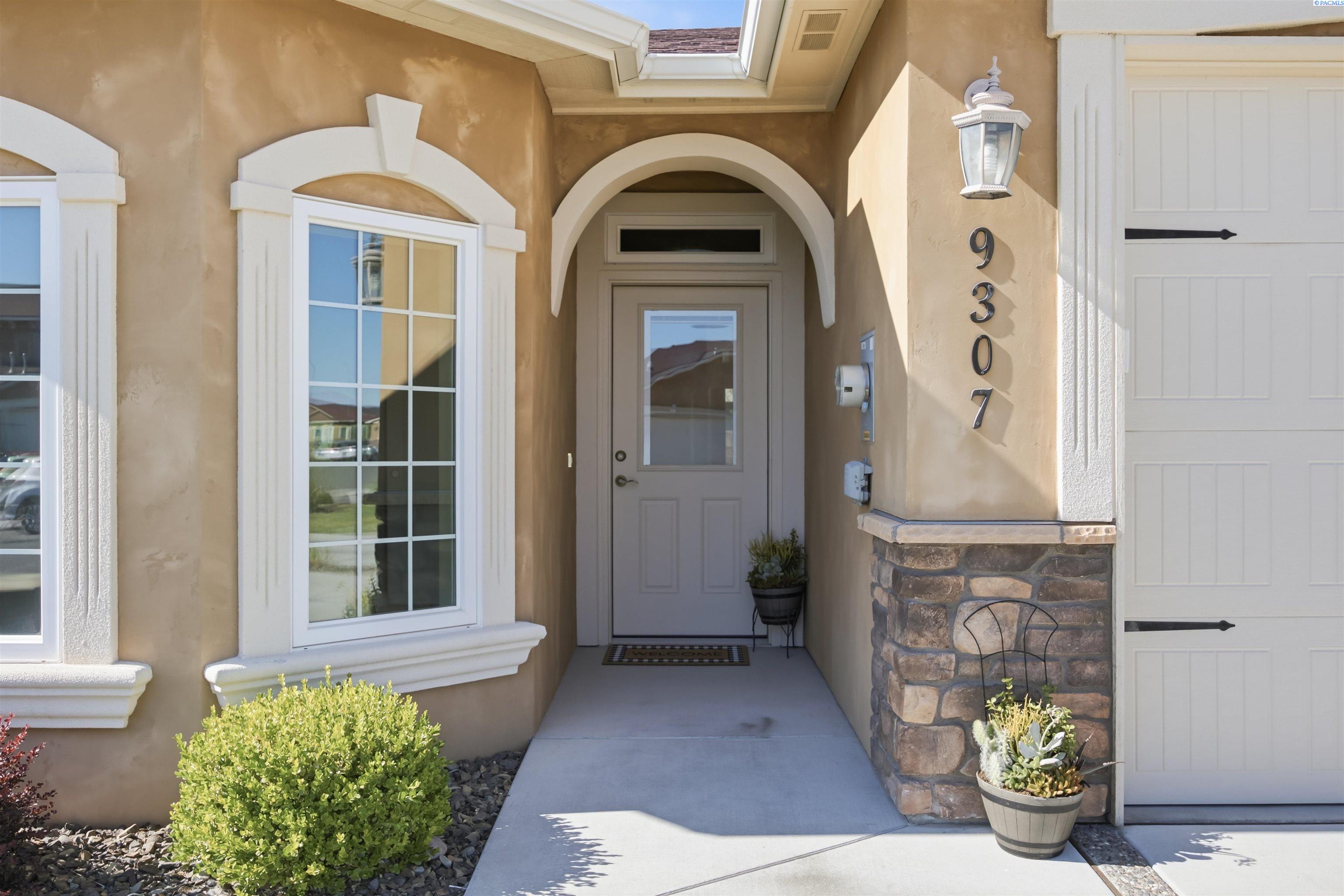 9307 Vincenzo Dr, Pasco, WA 99301