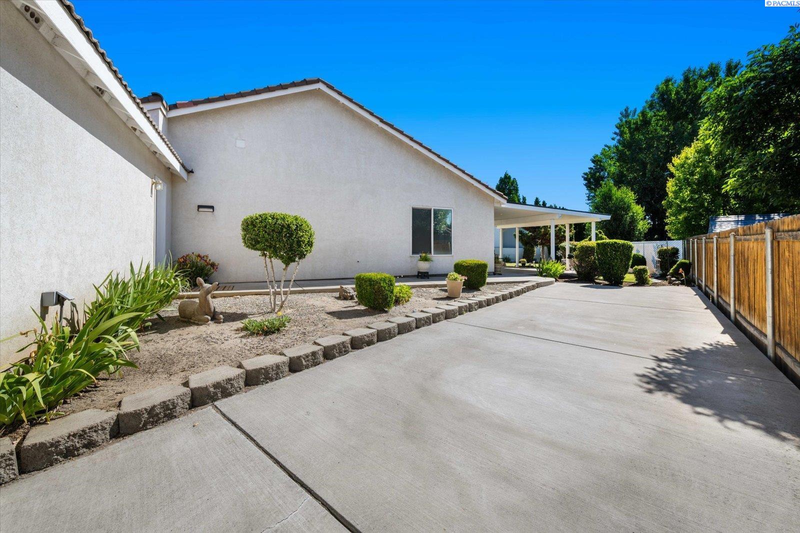 5703 Mulberry Dr, West Richland, WA 99353