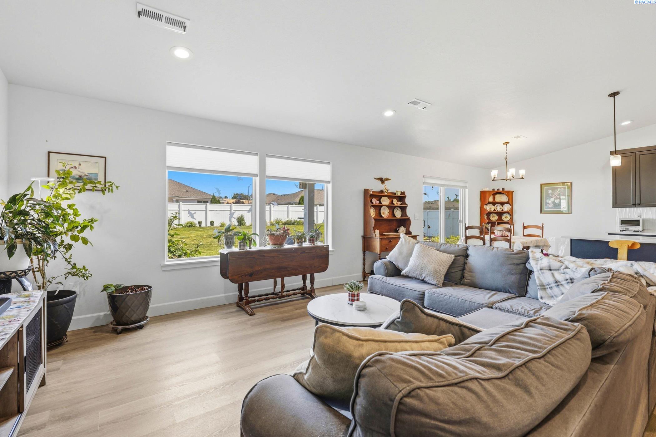 1704 Kendall Rd, Benton City, WA 99320