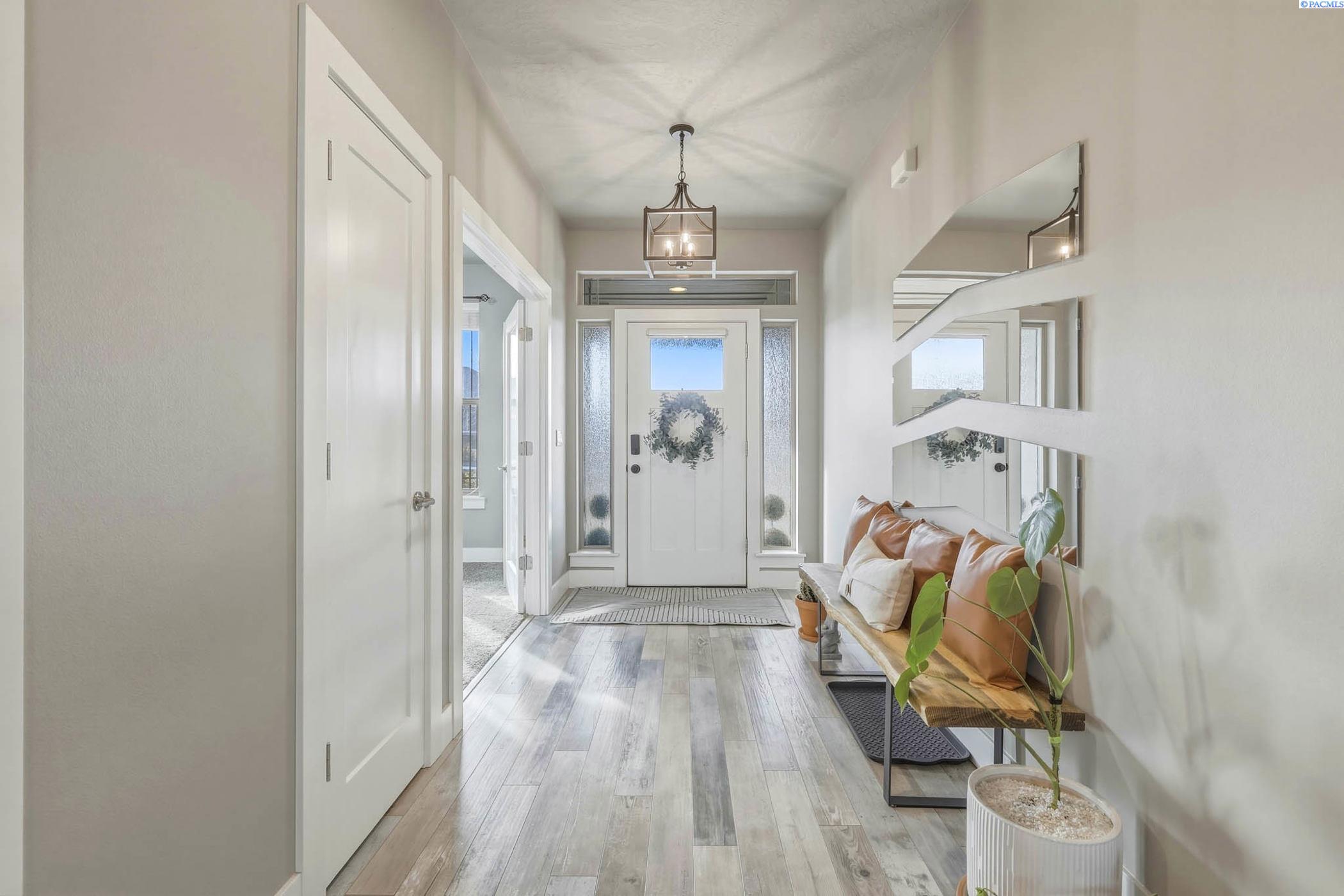 548 Athens Dr, West Richland, WA 99353