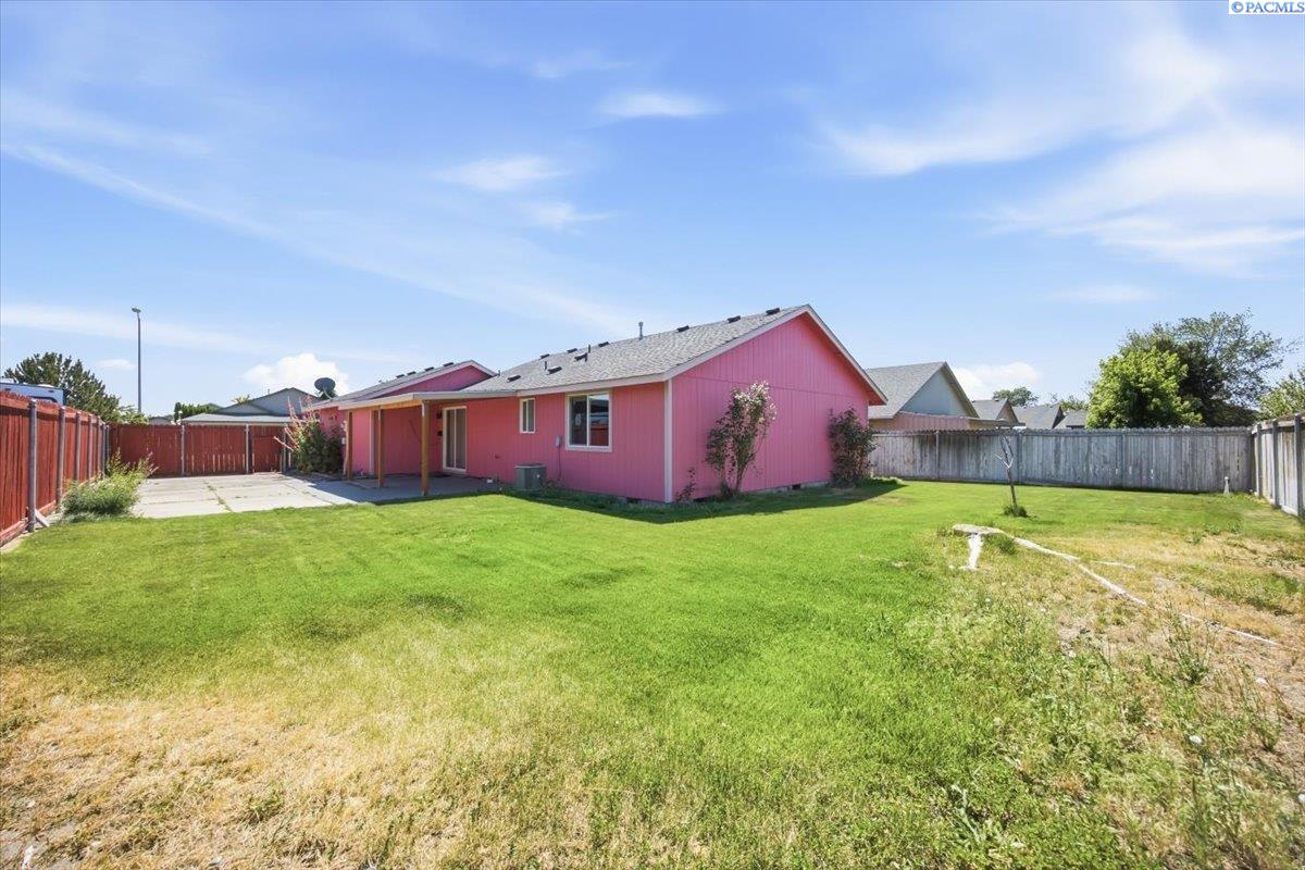 6615 Comiskey Dr, Pasco, WA 99301