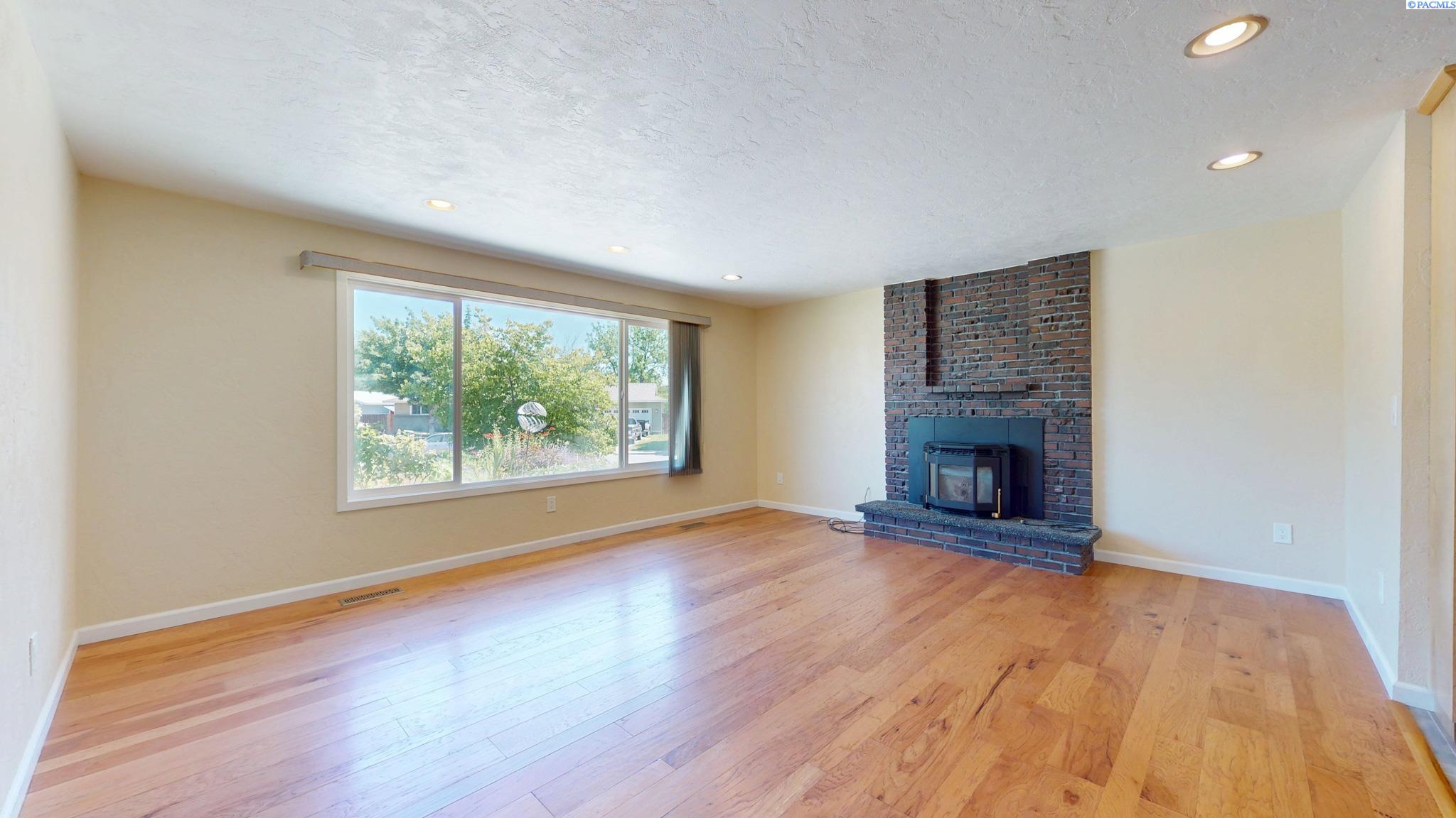 1921 Marshall Ave, Richland, WA 99354