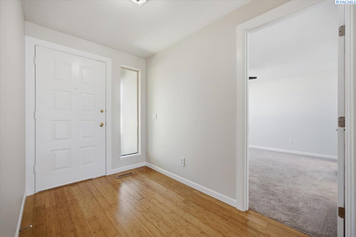 2419 Grand Ronde Ave #D, Kennewick, WA 99336
