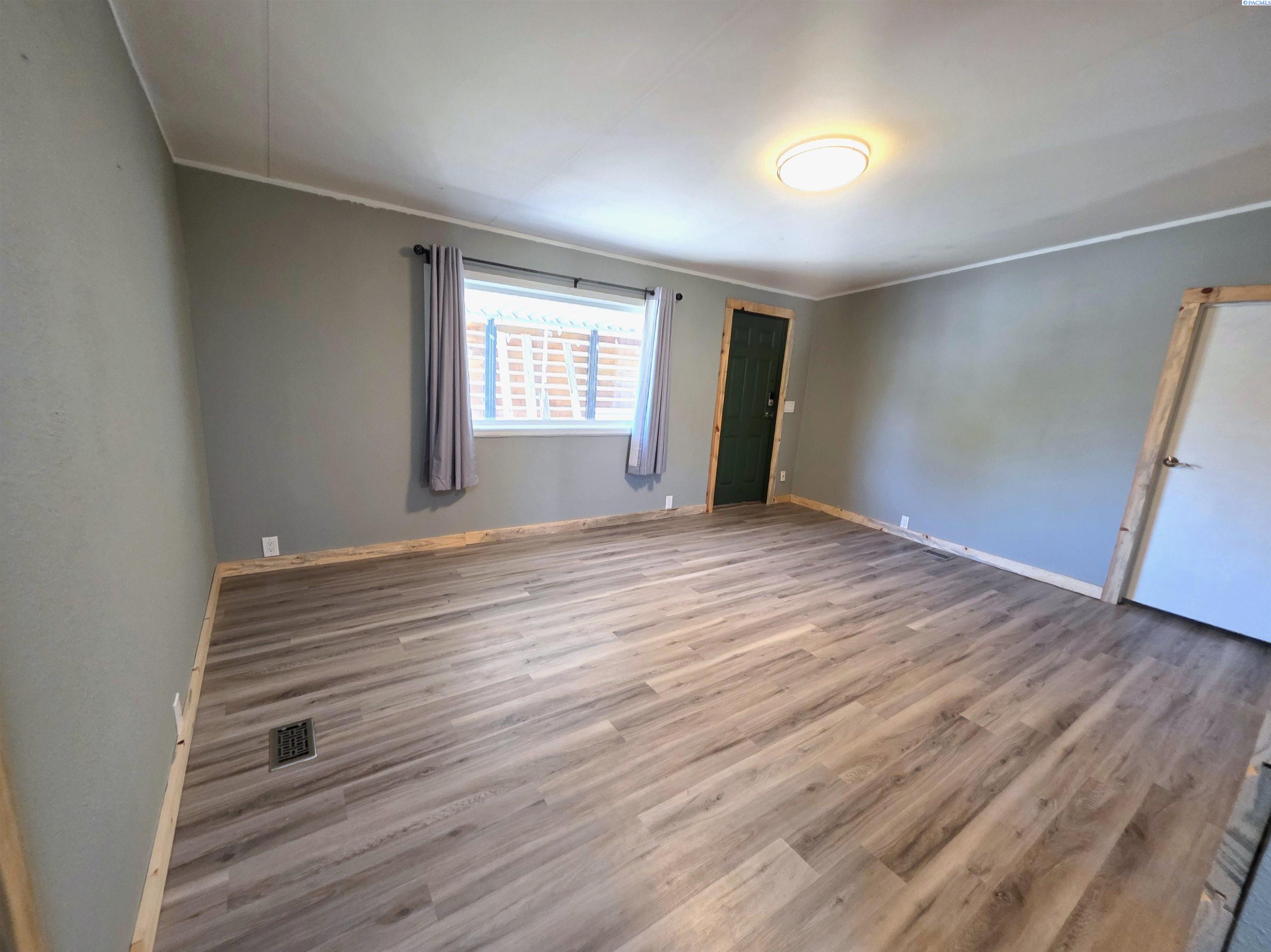 6321 Meyers St #115, West Richland, WA 99353