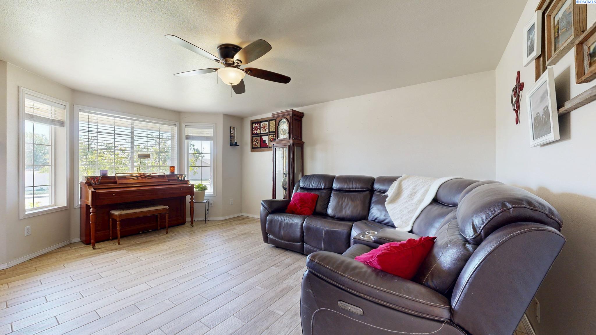 5207 Texada Ln, Pasco, WA 99301