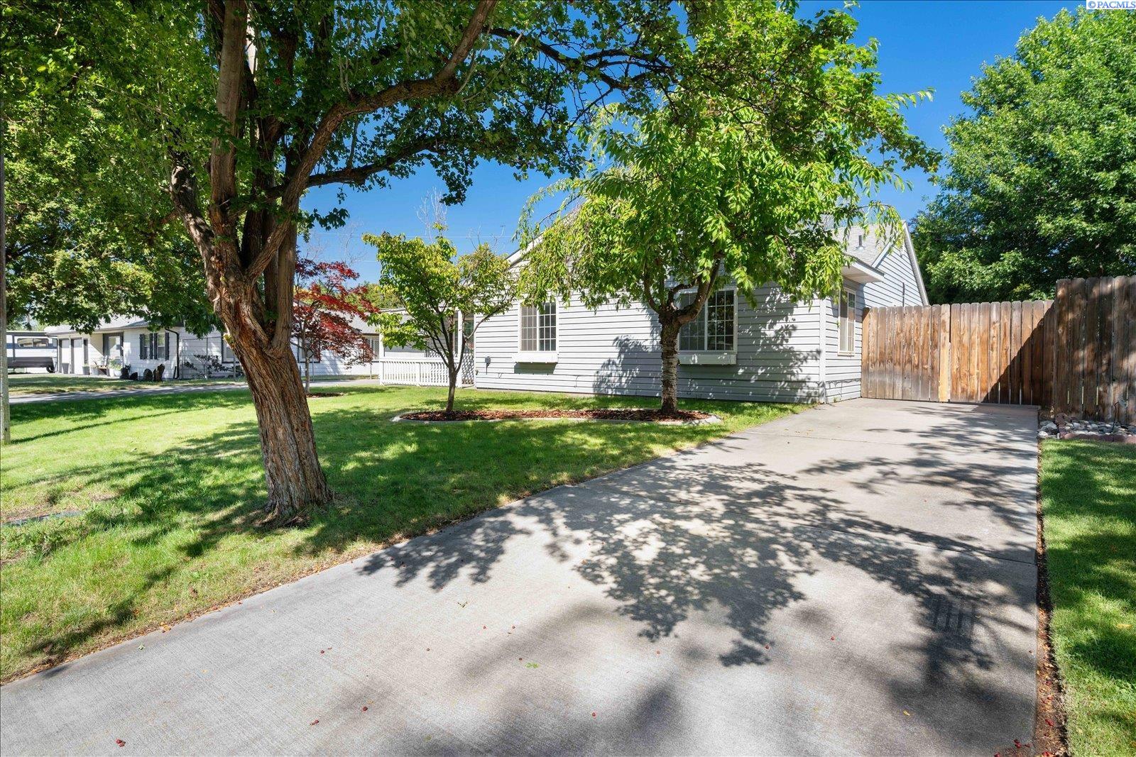 2304 Humphreys St, Richland, WA 99352