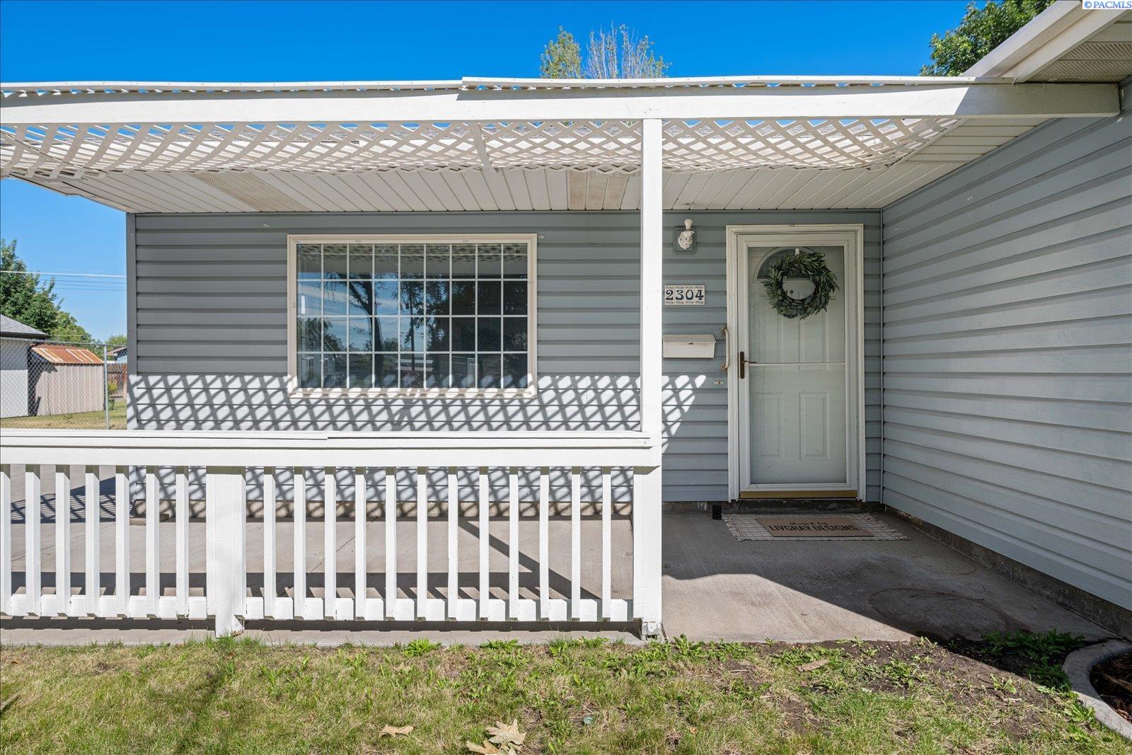 2304 Humphreys St, Richland, WA 99352