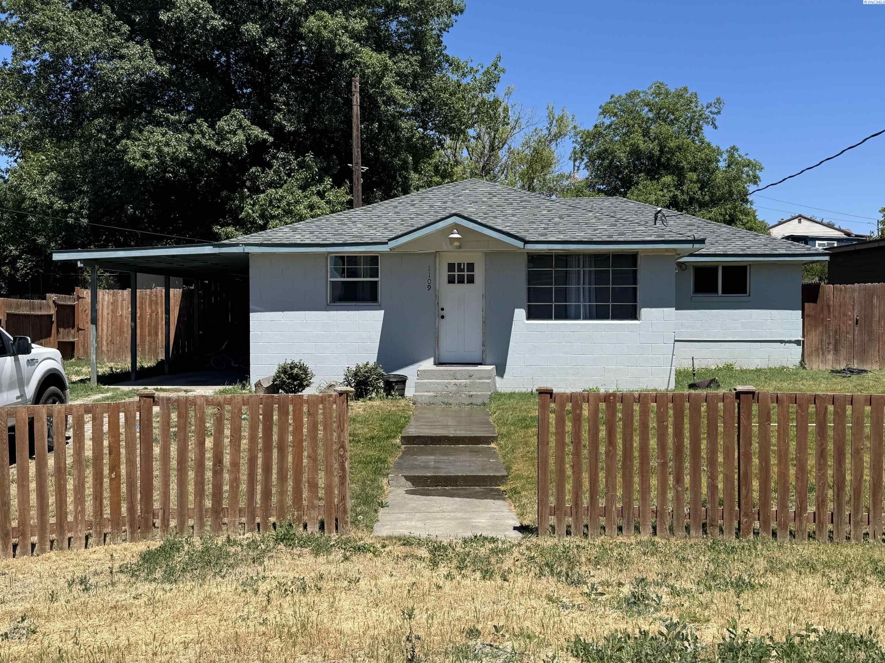 1109 Maple Way, Zillah WA 98953