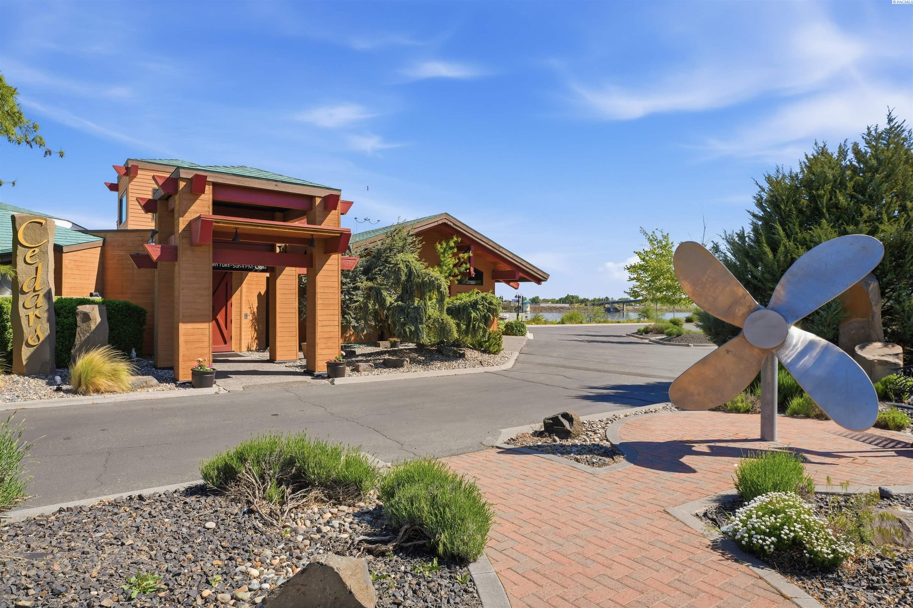 355 Clover Island Dr, Kennewick, WA 99336