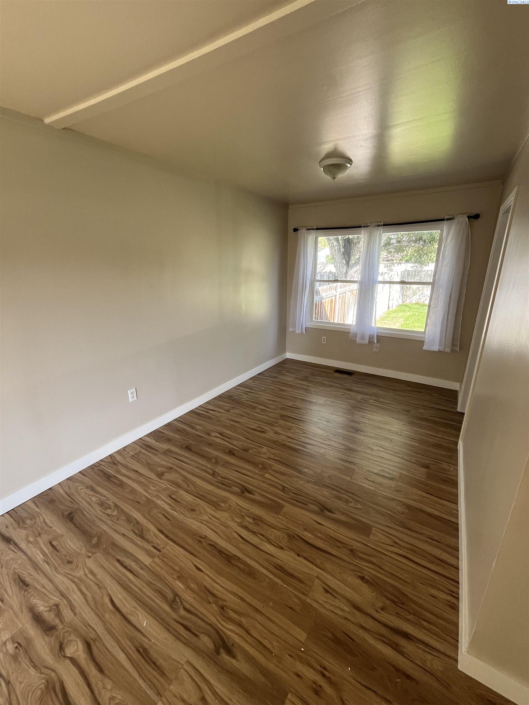 222 Casey Ave, Richland, WA 99352
