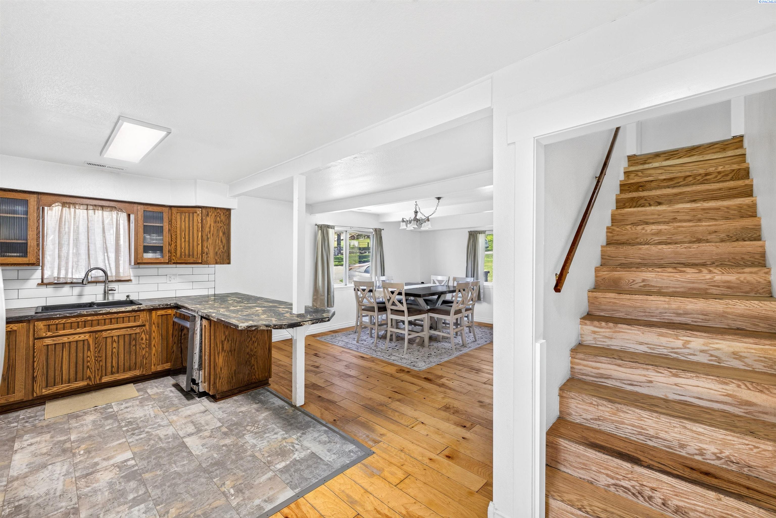 509 Wagon Wheel Pr Nw, Benton City, WA 99320