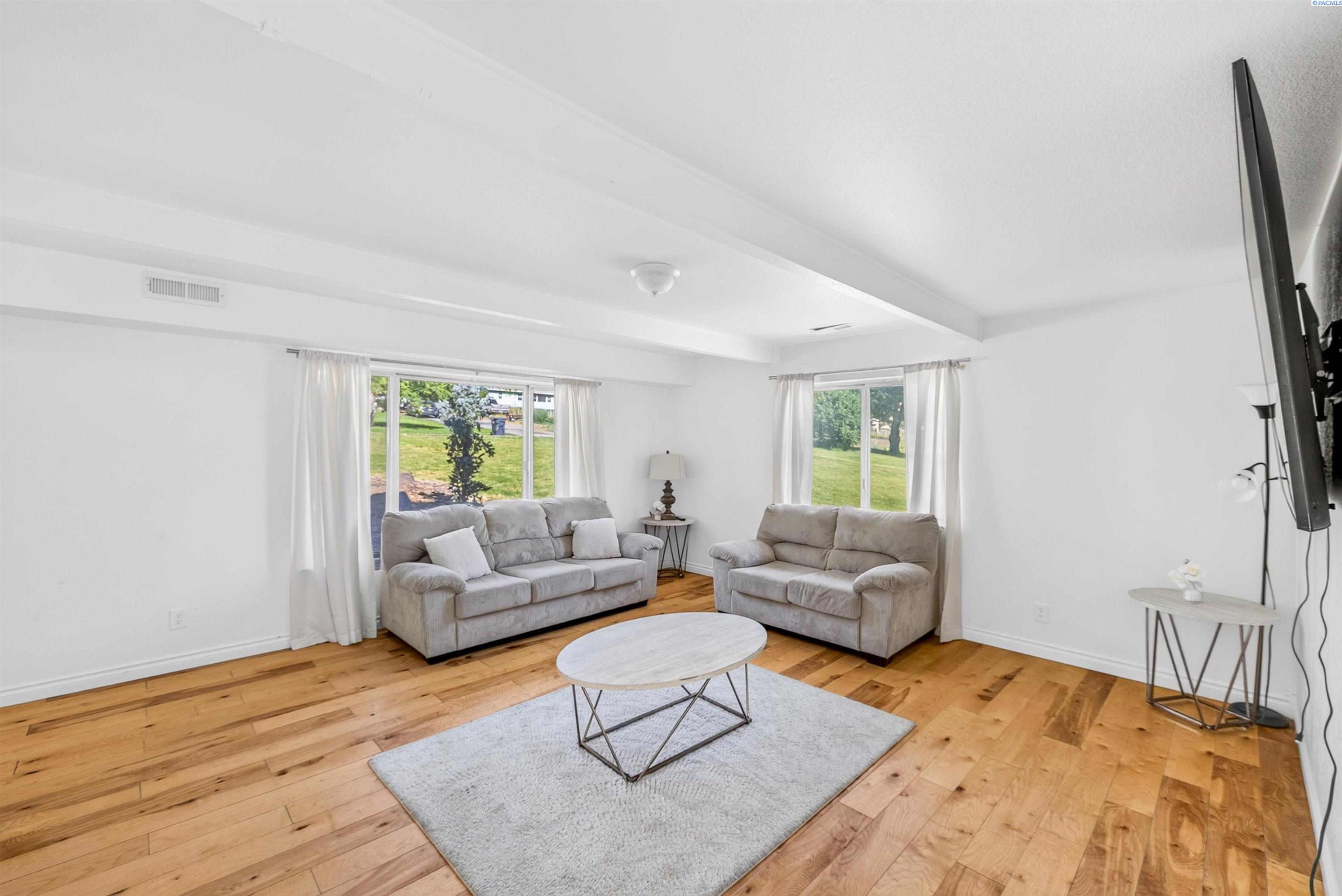 509 Wagon Wheel Pr Nw, Benton City, WA 99320
