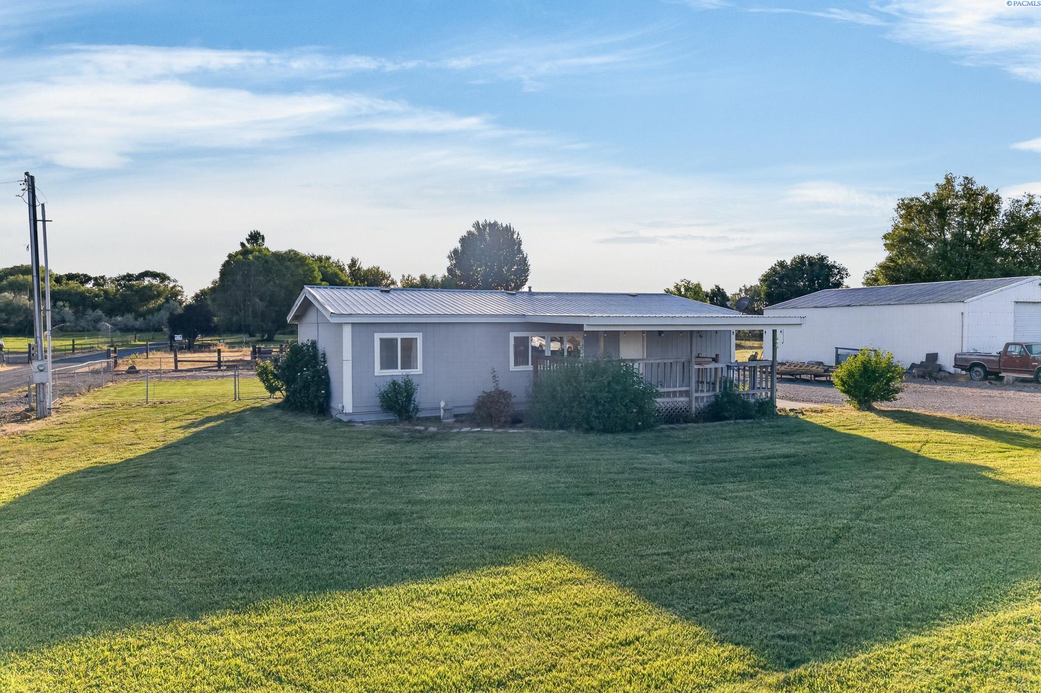 44104 Morton Rd, Kennewick, WA 99337