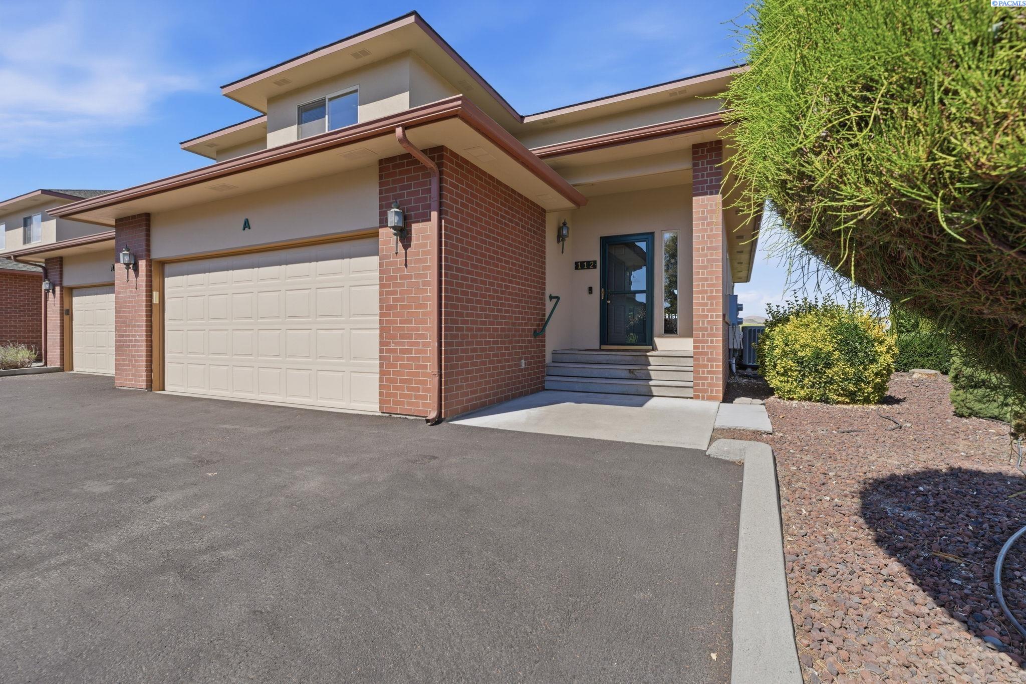<p><b>FEATURED PROPERTIES</b></p>