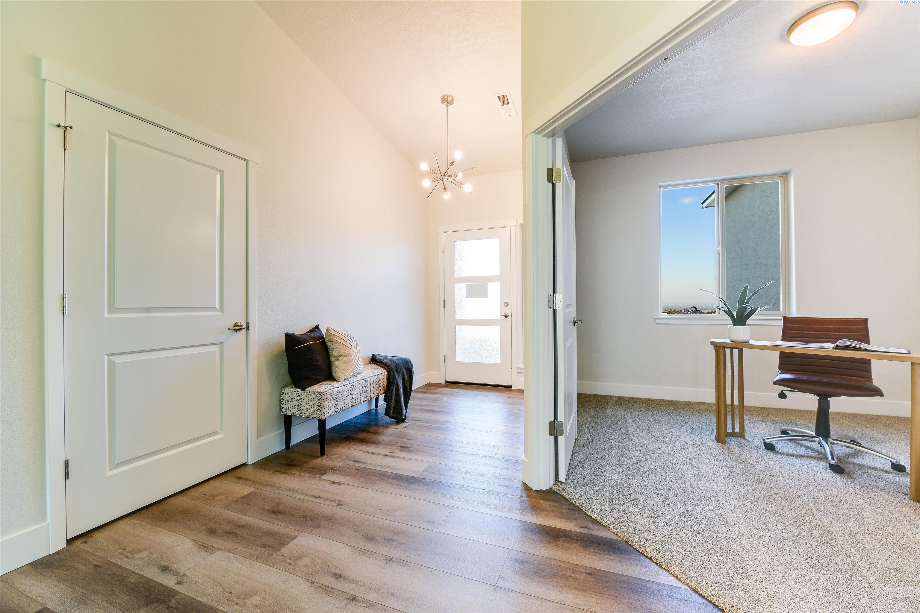 704 Honeylicious St, Richland, WA 99352