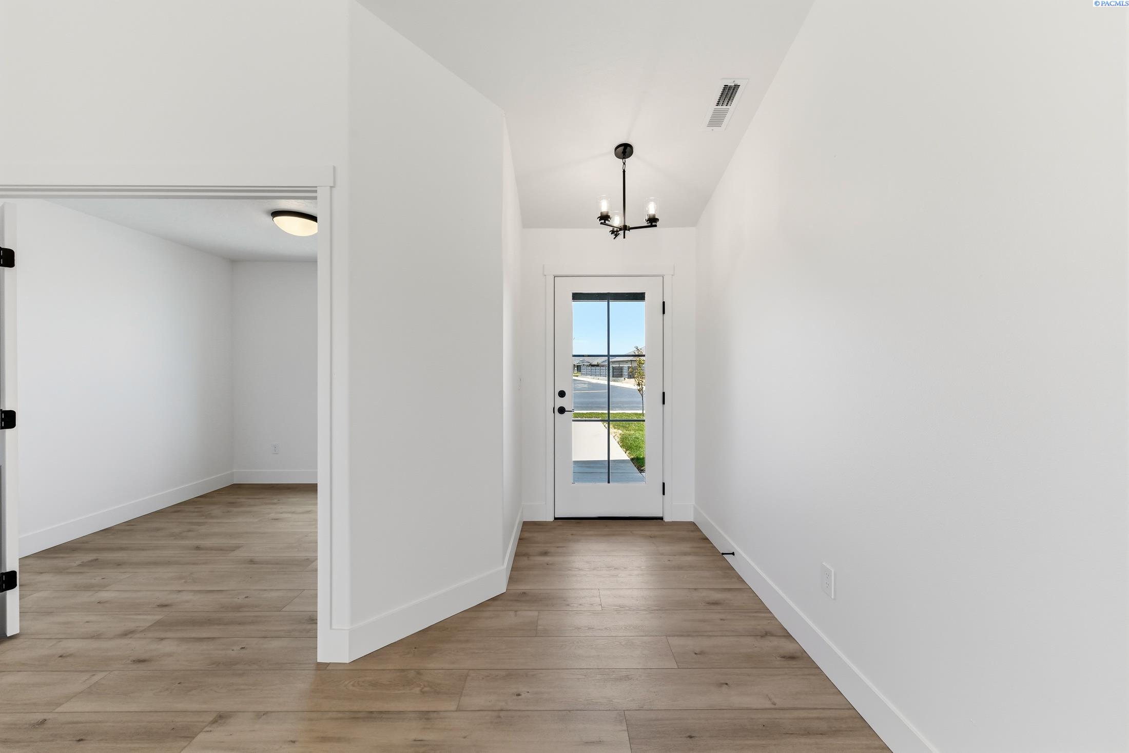 6709 Road 105 , Pasco, WA 99301