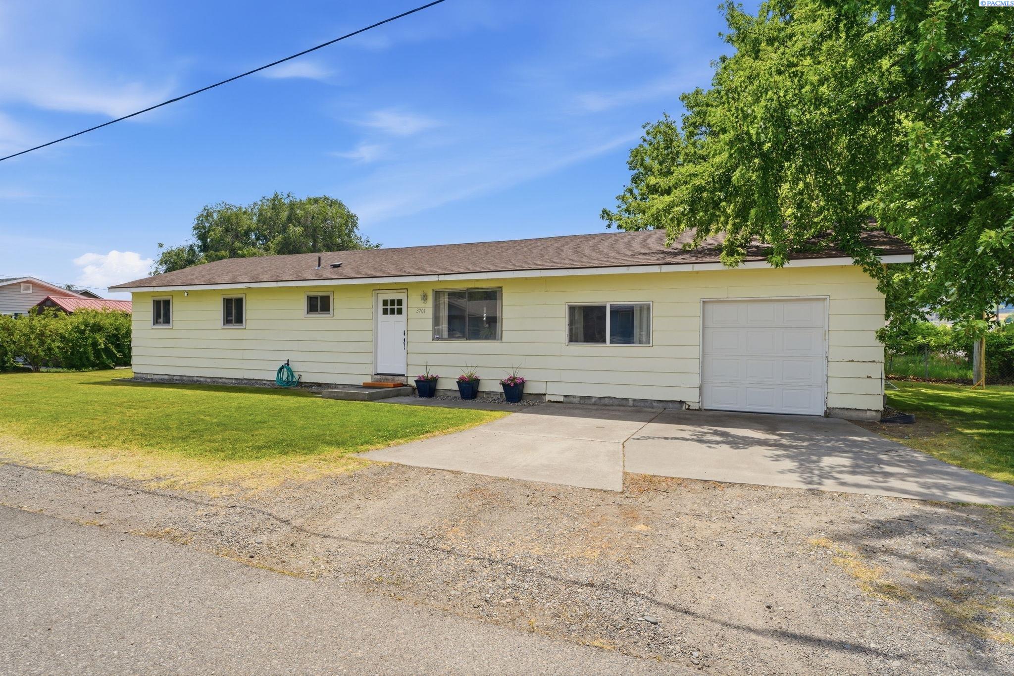 3701 Grant Loop, West Richland, WA 99353