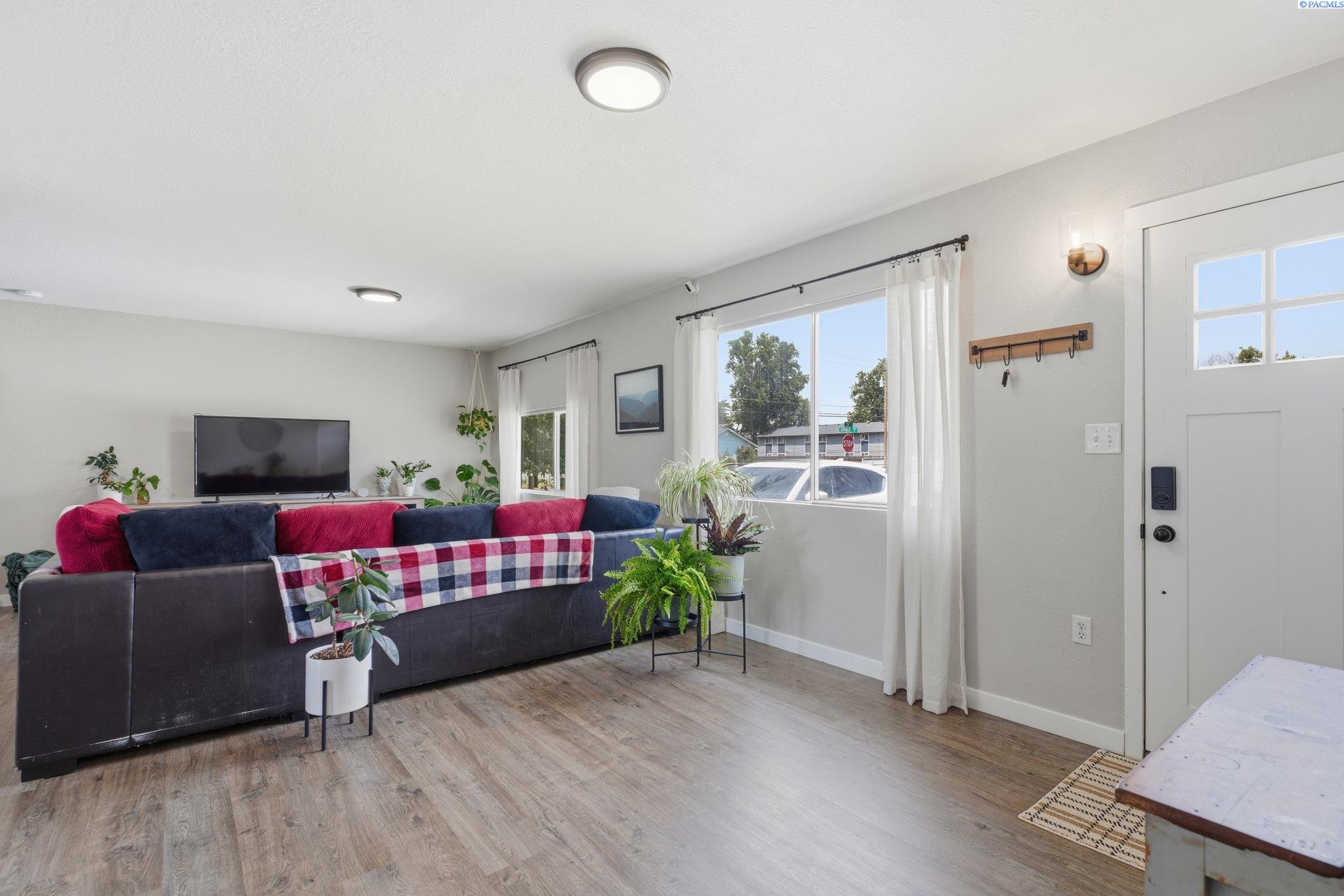 3701 Grant Loop, West Richland, WA 99353