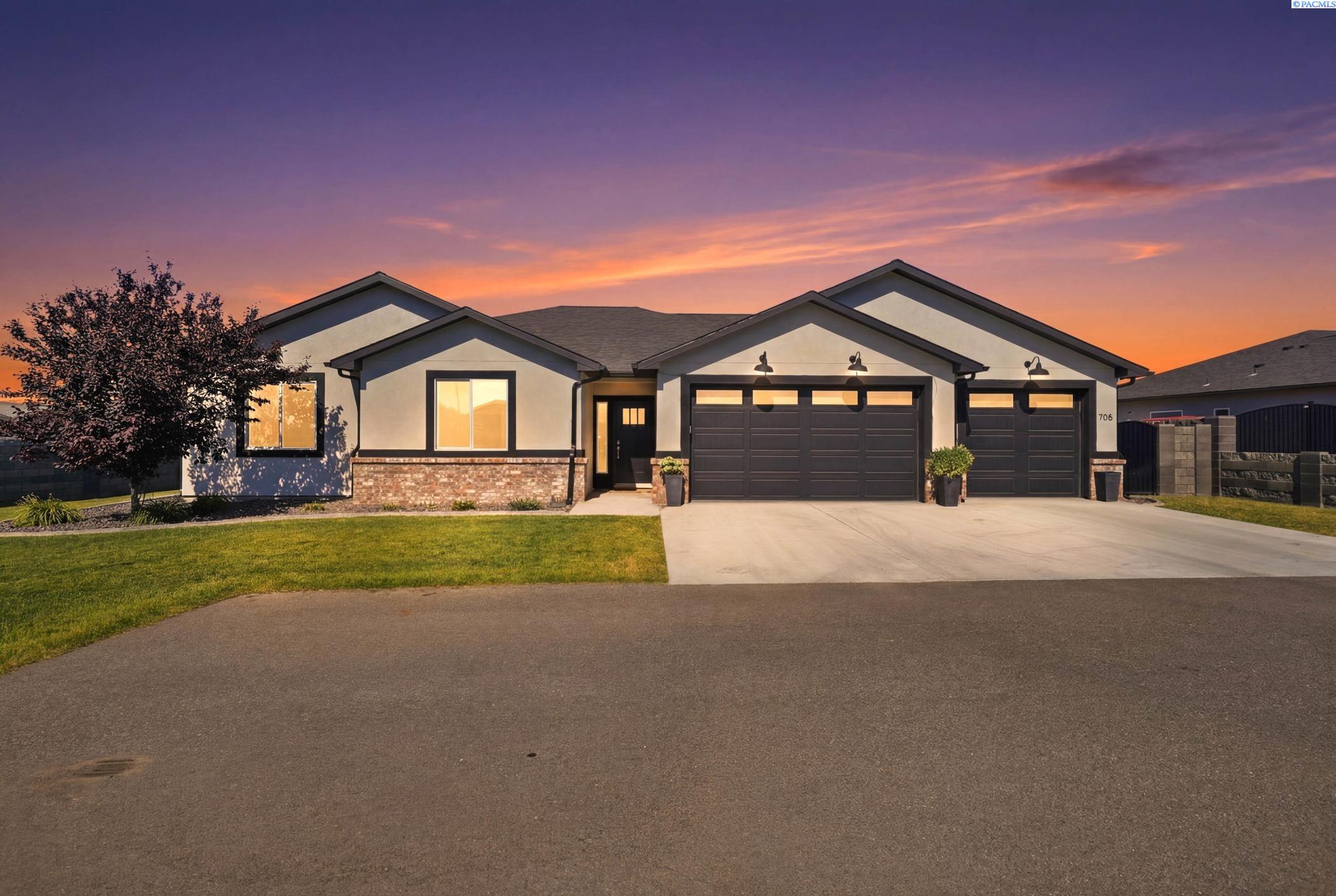 708 Road 57 Ct, Pasco, WA 99301