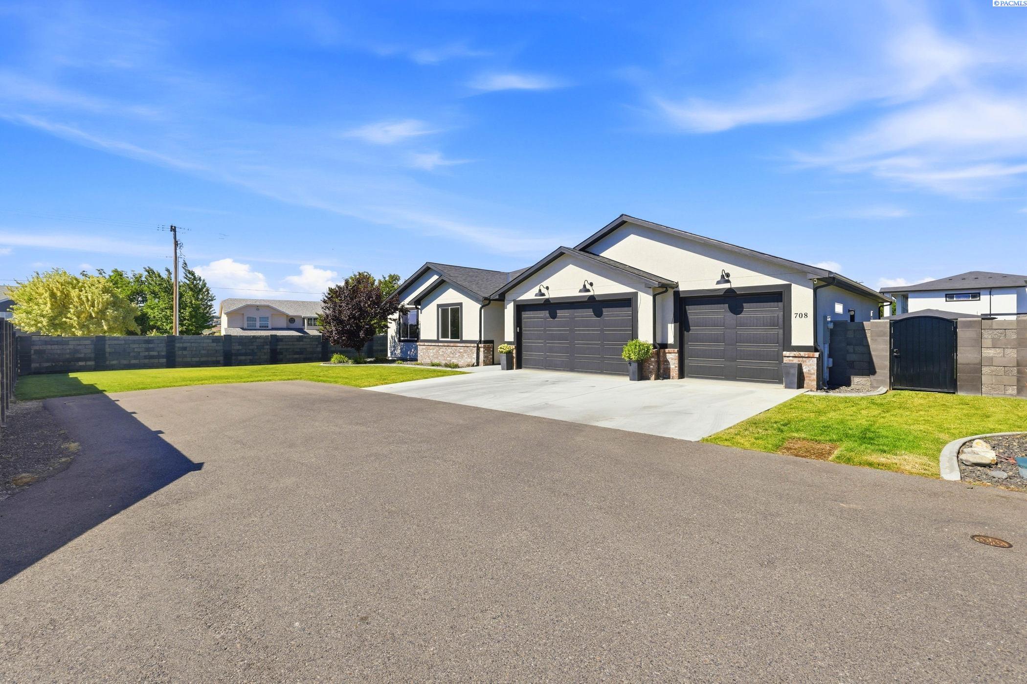708 Road 57 Ct, Pasco, WA 99301
