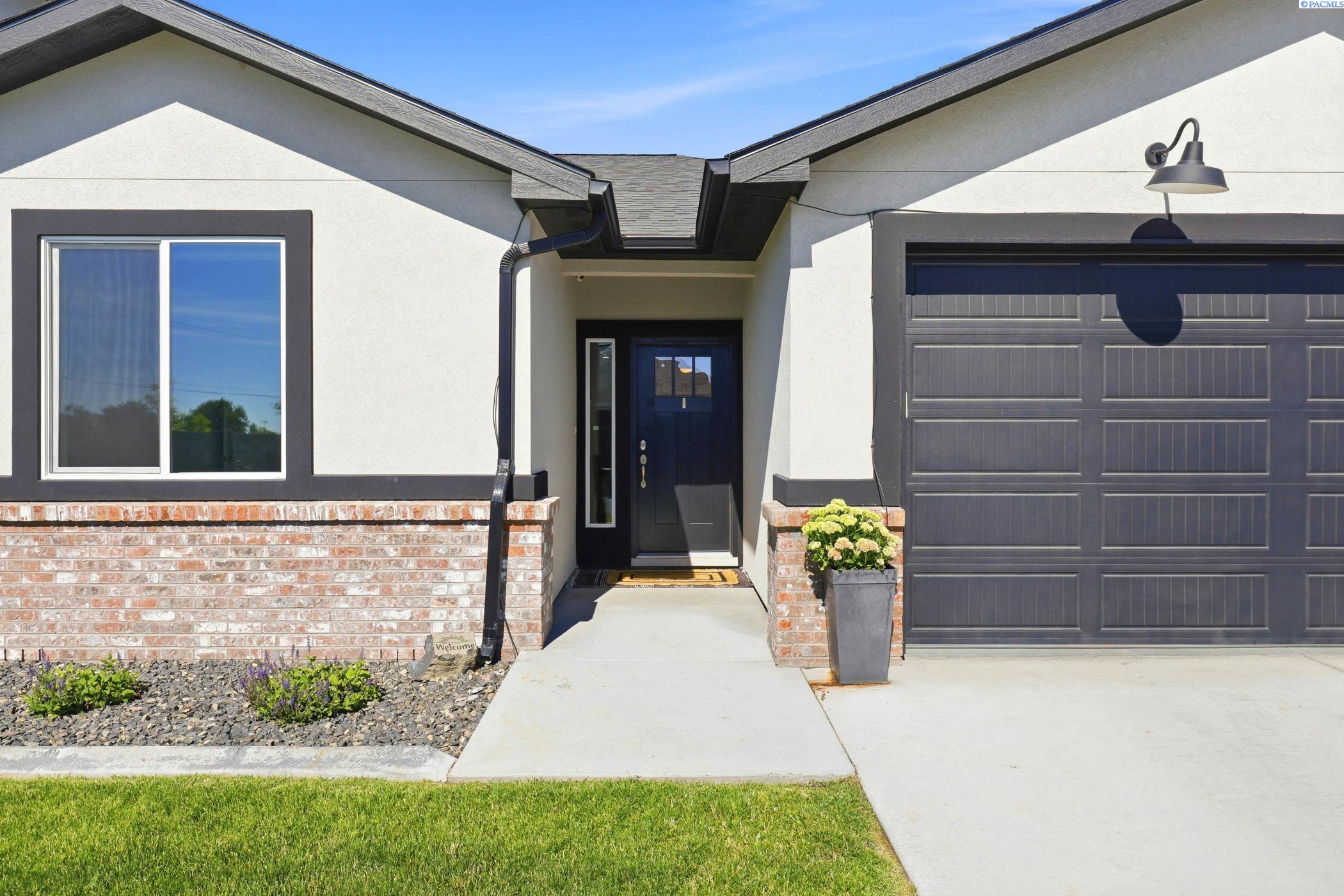708 Road 57 Ct, Pasco, WA 99301
