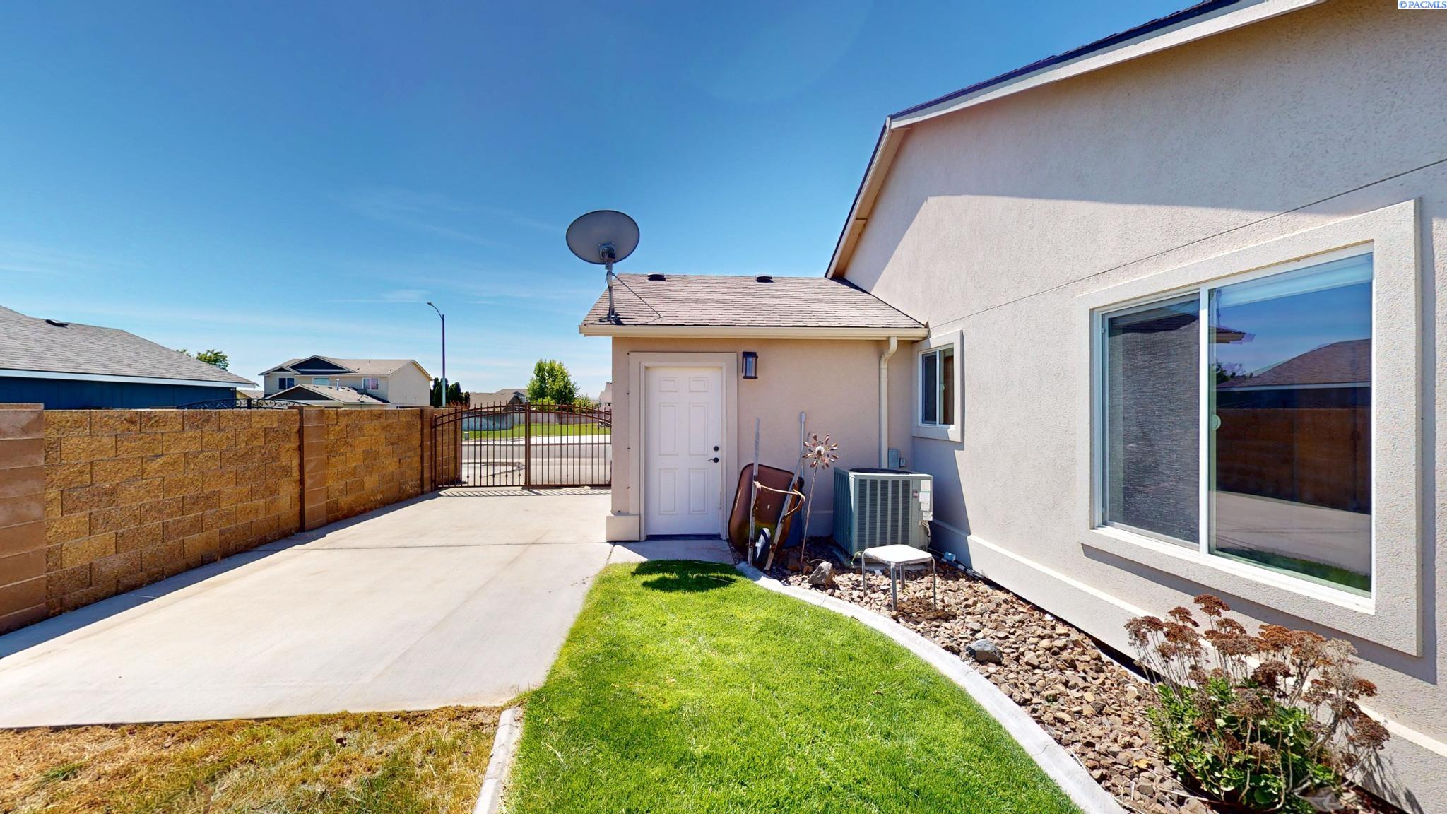 5407 Jefferson Dr, Pasco, WA 99301