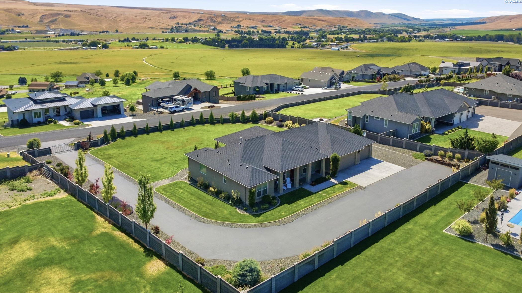 74002 Grand Bluff Lp, Kennewick, WA 99338